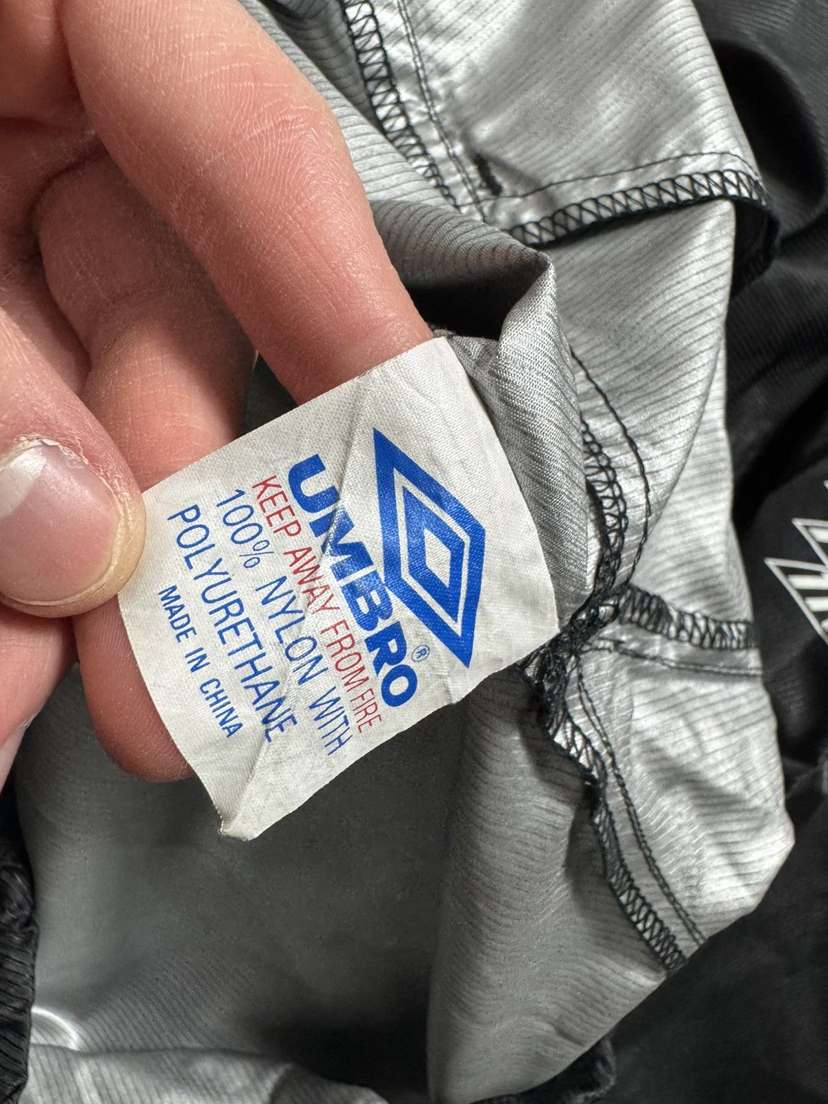 Umbro Umbro Black Big Logo Nylon Jacket Vintage 90’s Size US L / EU 52-54 / 3 - 9 Thumbnail