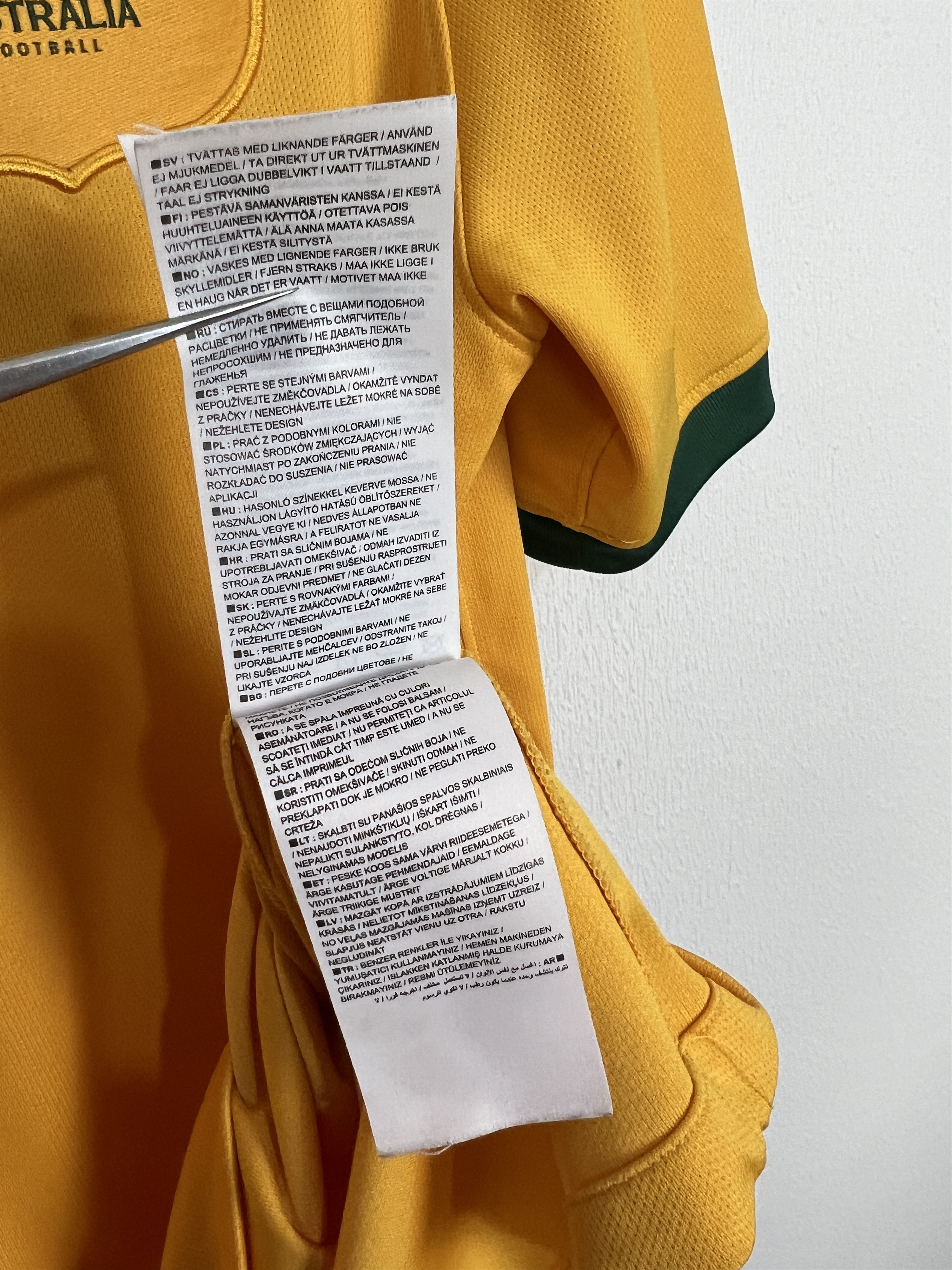 Nike Australia Home football shirt 2014 Soccer Nike Jersey Mens Size US M / EU 48-50 / 2 - 11 Thumbnail