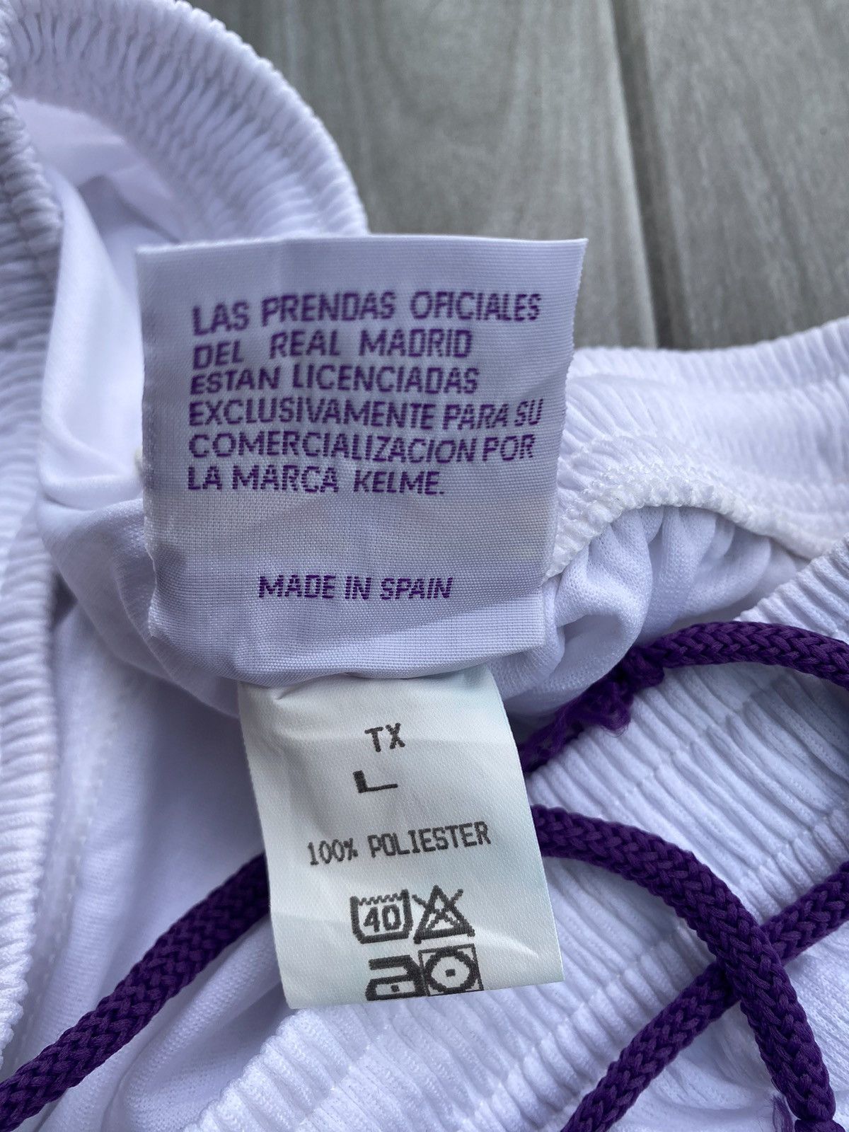 Vintage 💸NEED GONE💸Vintage real madrid home shorts 1997/98 by Kelme Size US 34 / EU 50 - 6 Thumbnail