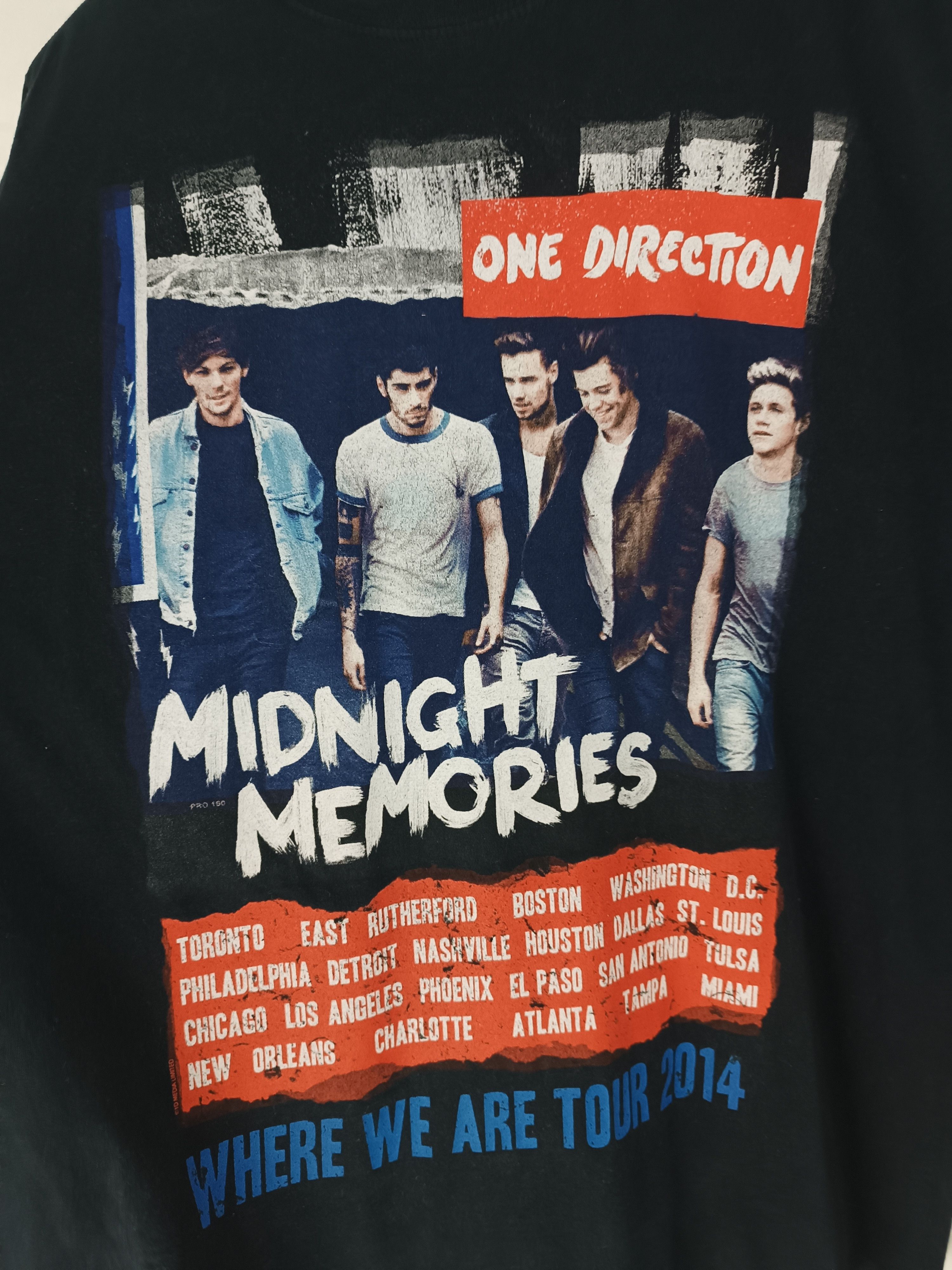 Band Tees VINTAGE '14 ONE DIRECTION MIDNIGHT MEMORIES TOUR TEE Size US M / EU 48-50 / 2 - 10 Thumbnail