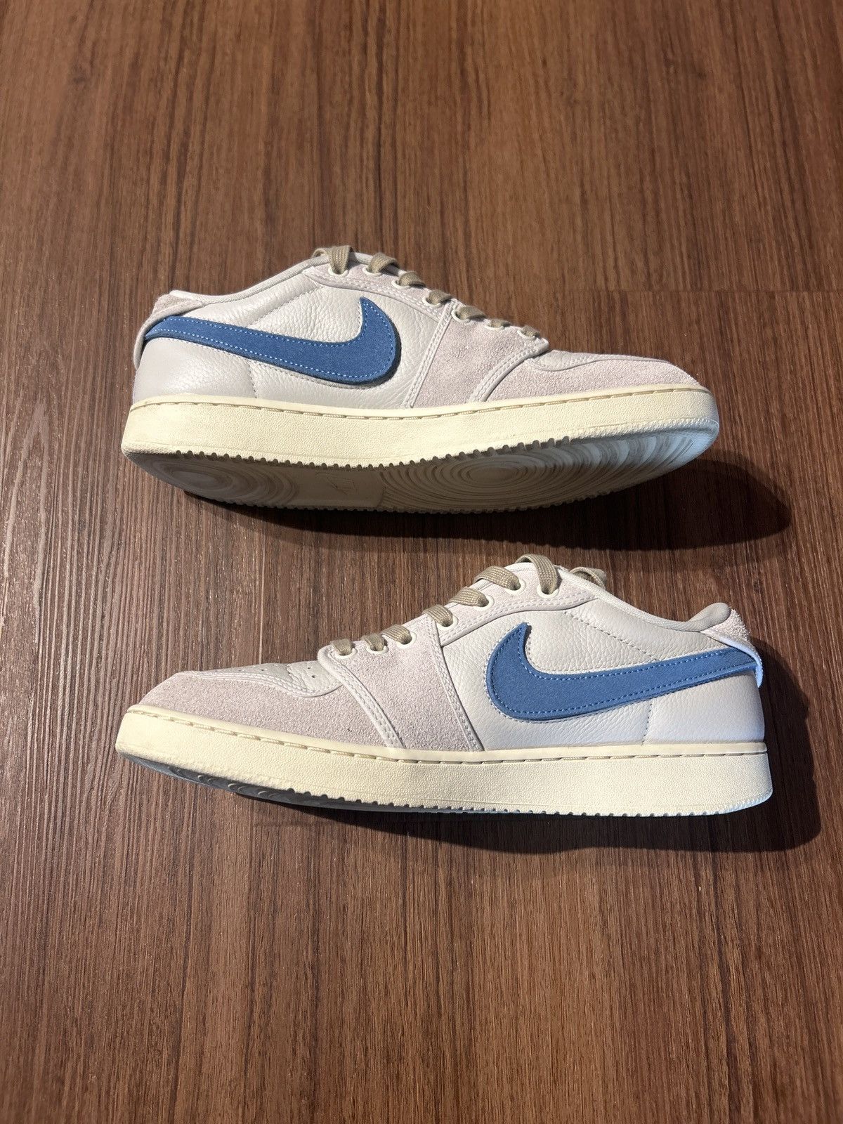 Jordan Brand × Nike Jordan 1 Low’s Size US 10 / EU 43 - 2 Thumbnail