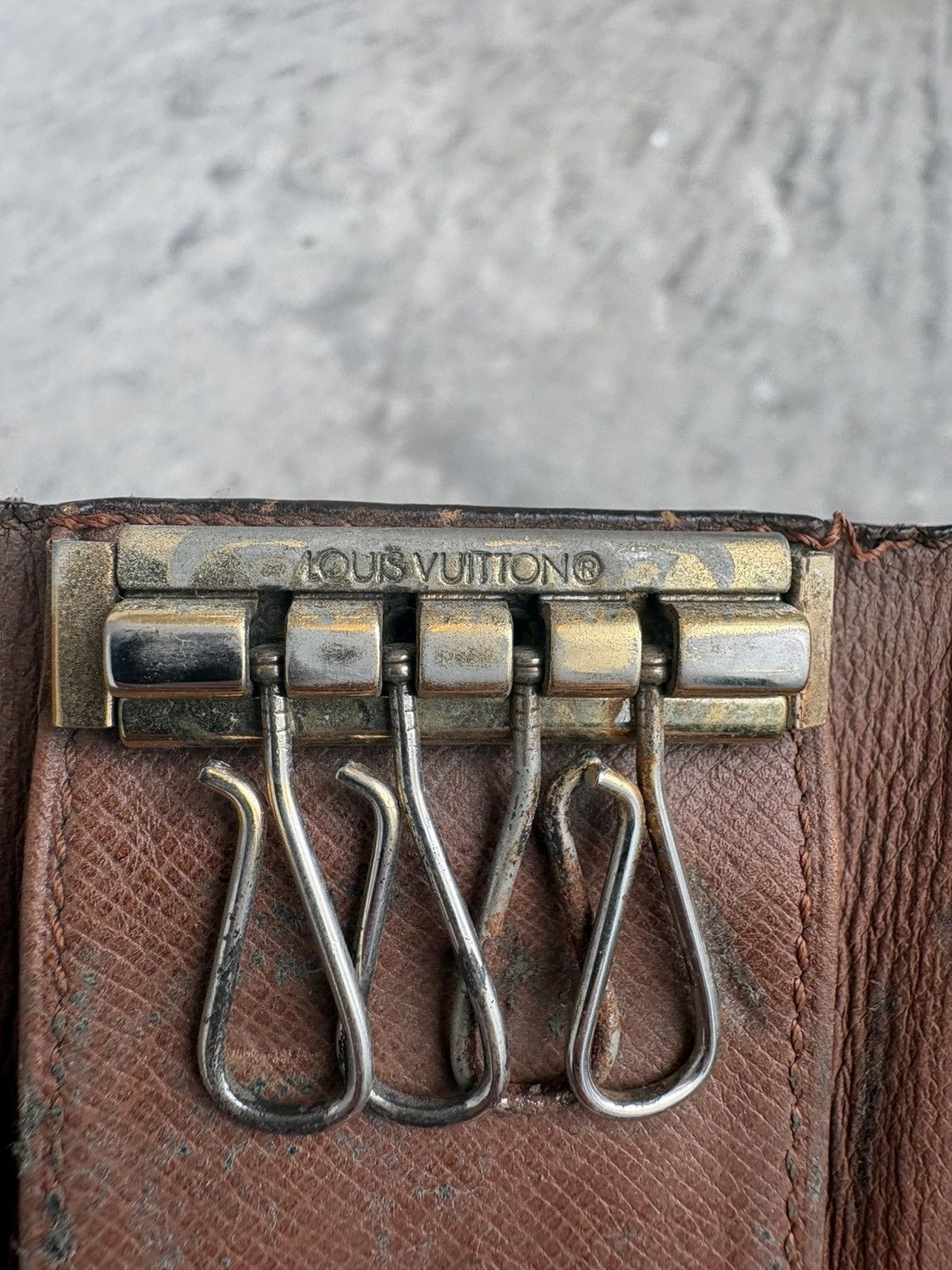 Louis Vuitton Louis Vuitton Key Holder Accessory Size ONE SIZE - 4 Thumbnail