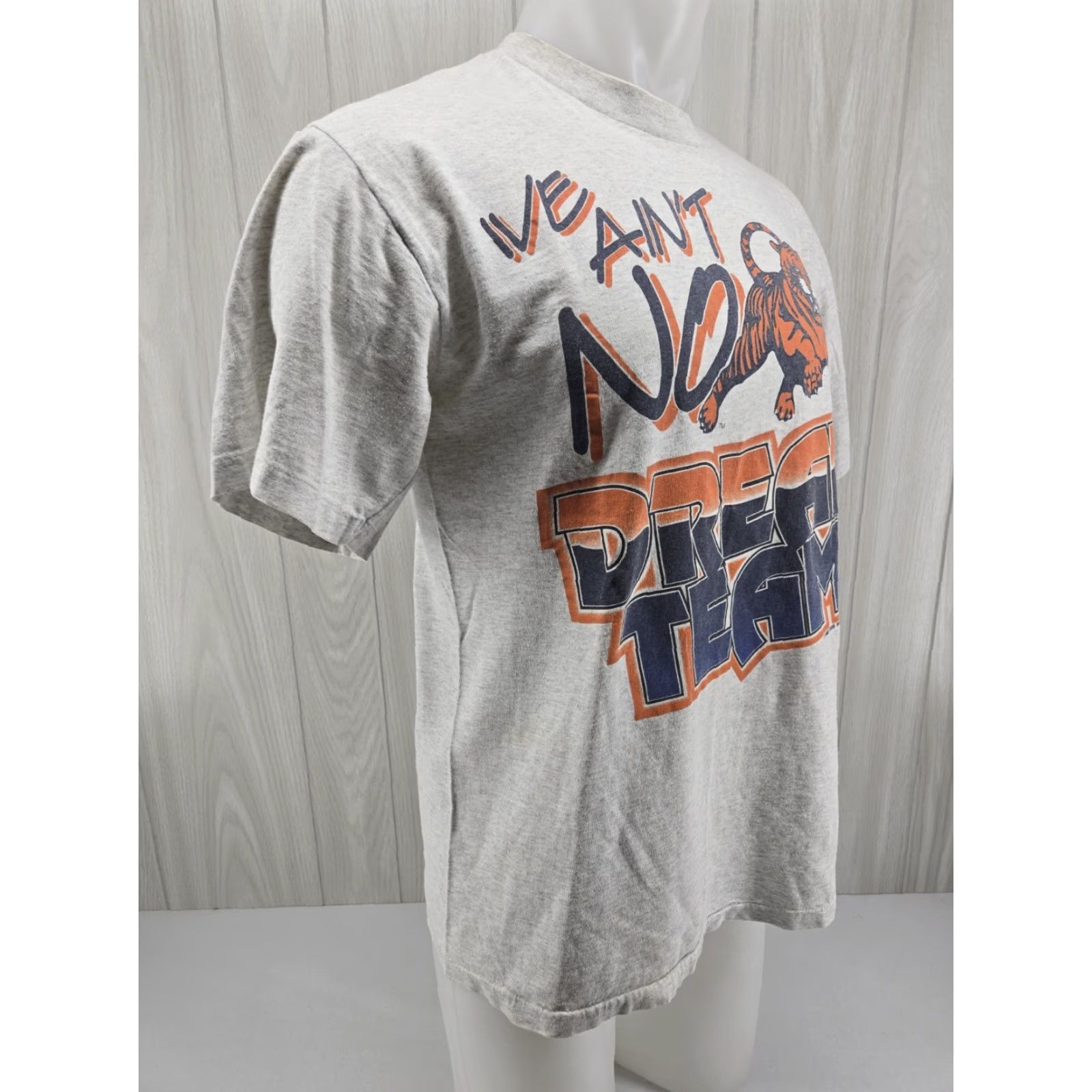 Vintage VINTAGE AGED MR Tees 1995 Auburn Football Tee Large Gray Cotton T-Shirt Men Short Sleeve Vintage Football 90s College DBL Sided Single-Stitch Size US L / EU 52-54 / 3 - 7 Thumbnail