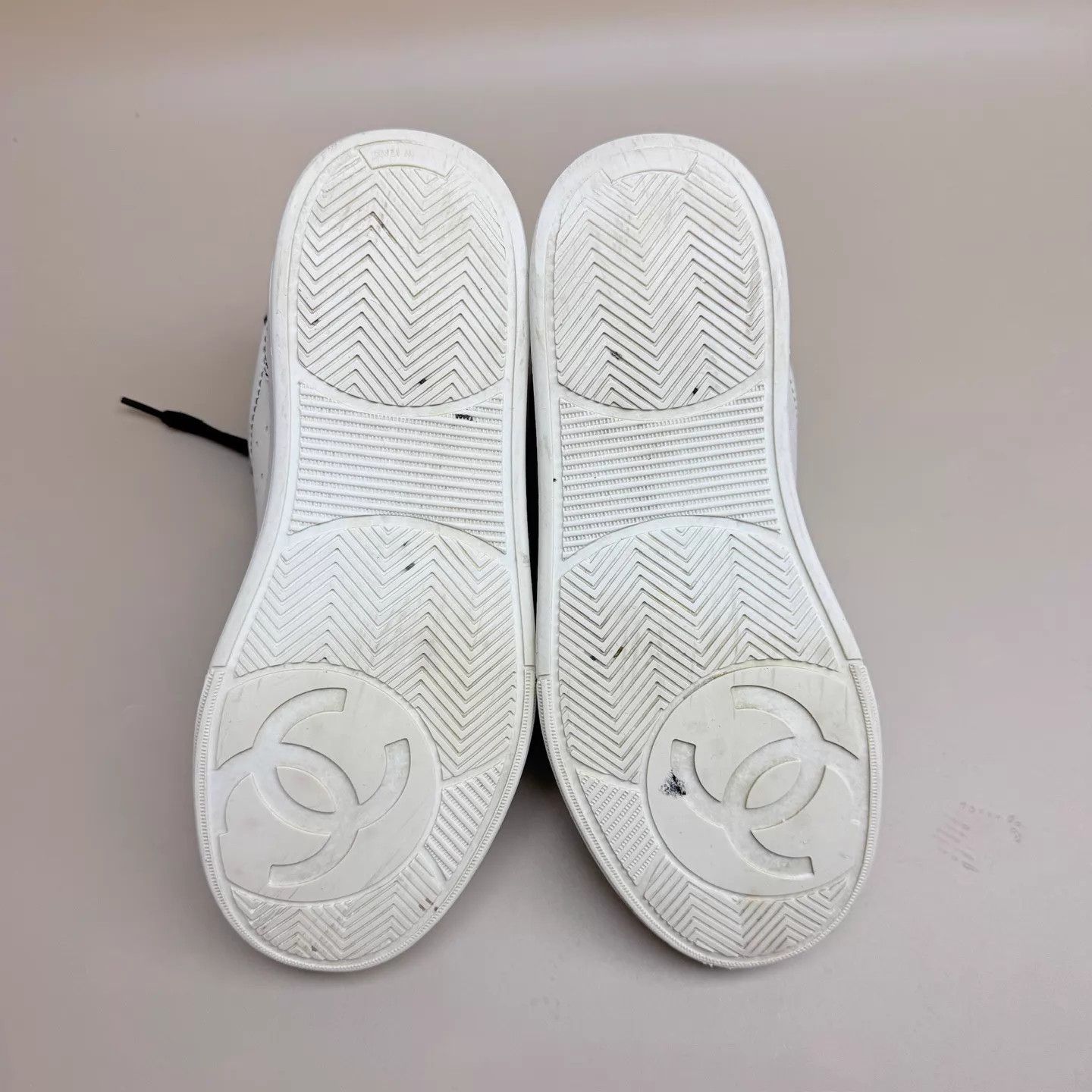 Chanel CHANEL Black White Panda Logo Sneakers EU35.5 95New Size US 5 / IT 35 - 6 Thumbnail