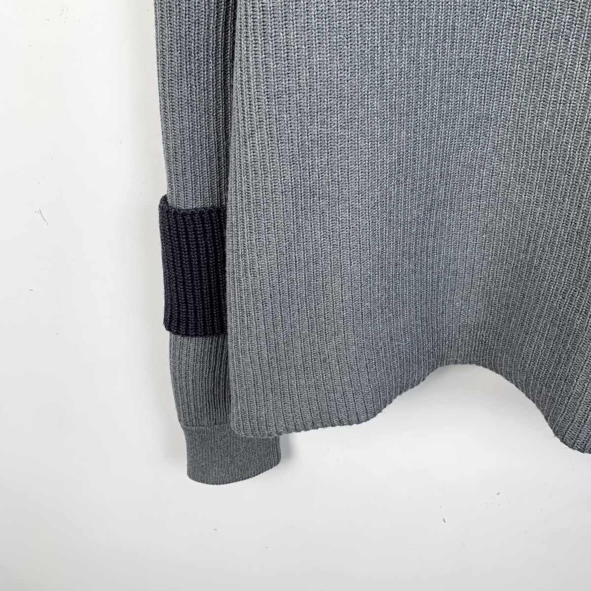 Louis Vuitton Louis Vuitton Lv Gray Monogrammed Appliquéd Wool Sweater Size US L / EU 52-54 / 3 - 4 Thumbnail