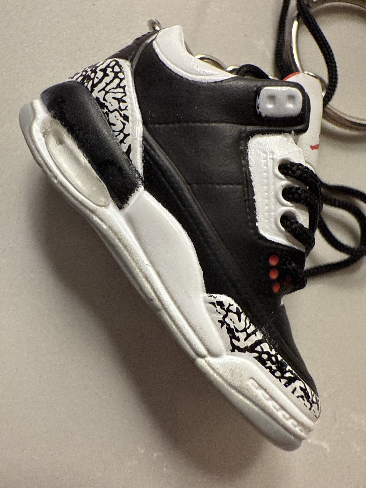 Nike 3D Mini Sneaker Shoe Nike Air Jordan 3 Black Cement keychain Size ONE SIZE - 6 Thumbnail
