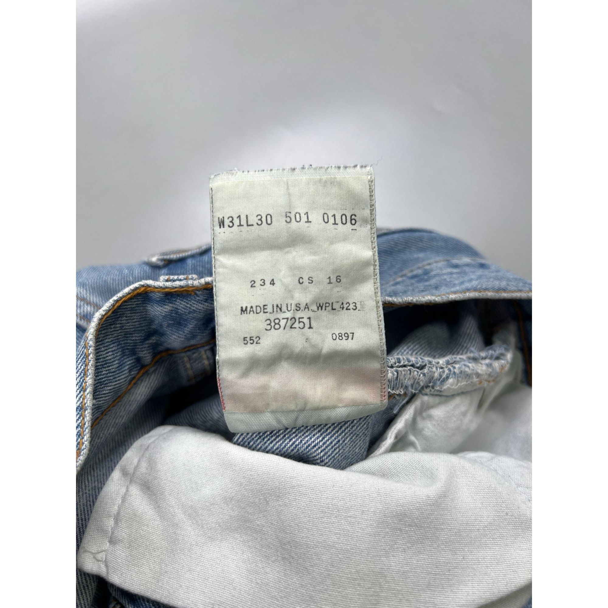 Levi's Levi’s 501 Made in USA Light Wash Denim Jeans Pants (Y0908) Size US 31 - 8 Thumbnail