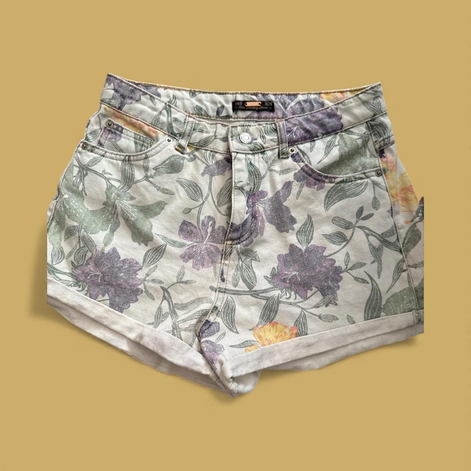 Pull & Bear 🌸 PULL&BEAR Floral Denim Shorts – Size 6 Size 26" / US 2 / IT 38 - 1 Thumbnail