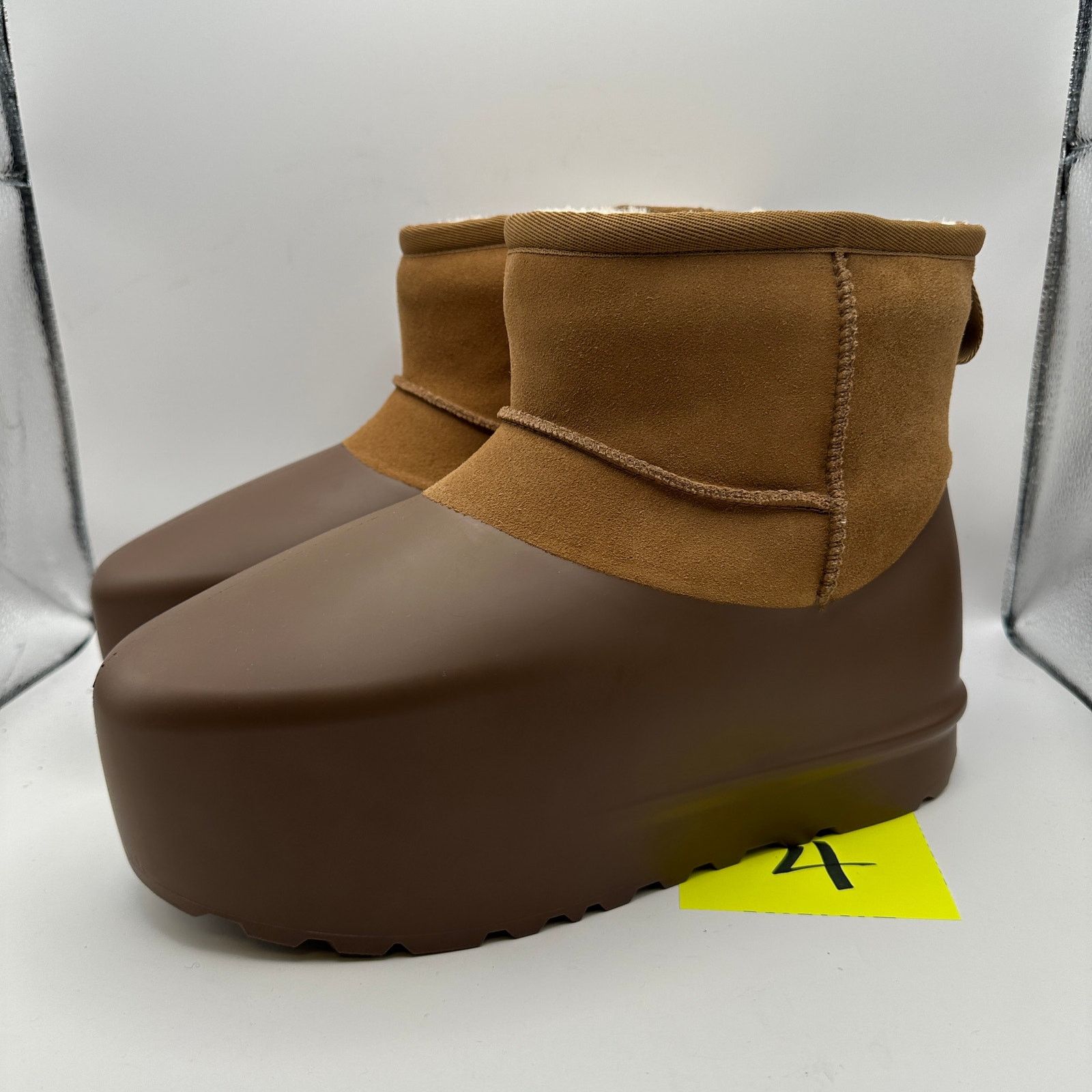 Ugg UGG Men's 10 Women's 11 CLASSIC MINI PUMPED MOLDED CHESTNUT Size US 11 / IT 41 - 1 Thumbnail