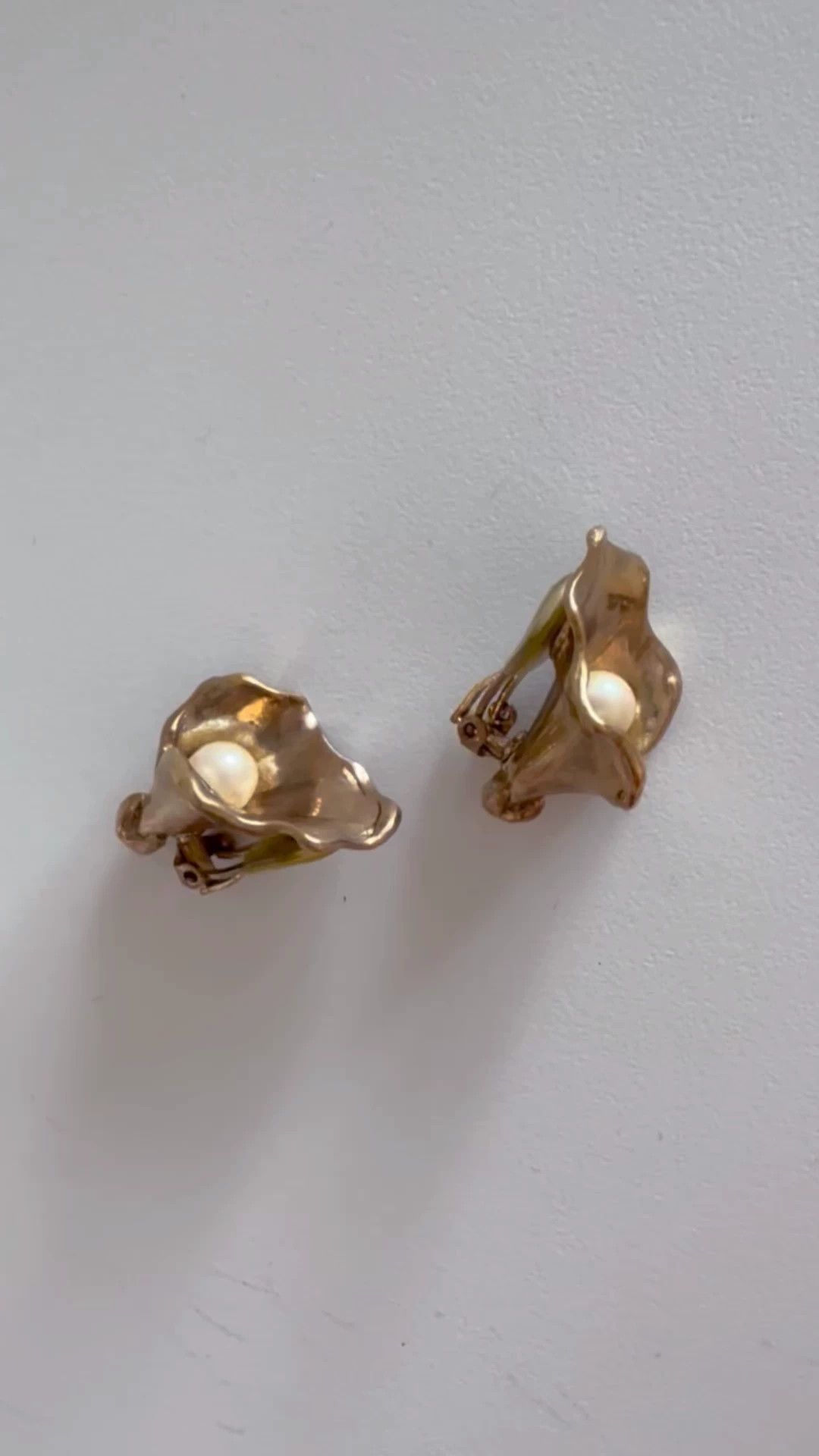 Yves Saint Laurent YSL Vintage Calla Lily Pearl Clip-On Earrings Size ONE SIZE - 1 Thumbnail