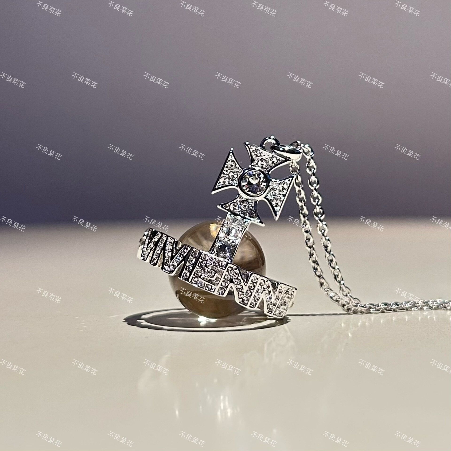 Vivienne Westwood vivienne westwood orb necklace with crystals Size ONE SIZE - 1 Thumbnail