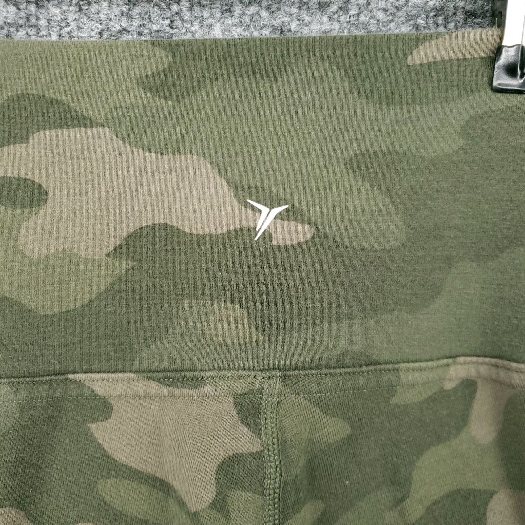 Old Navy Old Navy Legging Women 2XS Green Camouflage High Rise Go-Dry Active Size 24" / US 00 / IT 34 - 5 Thumbnail