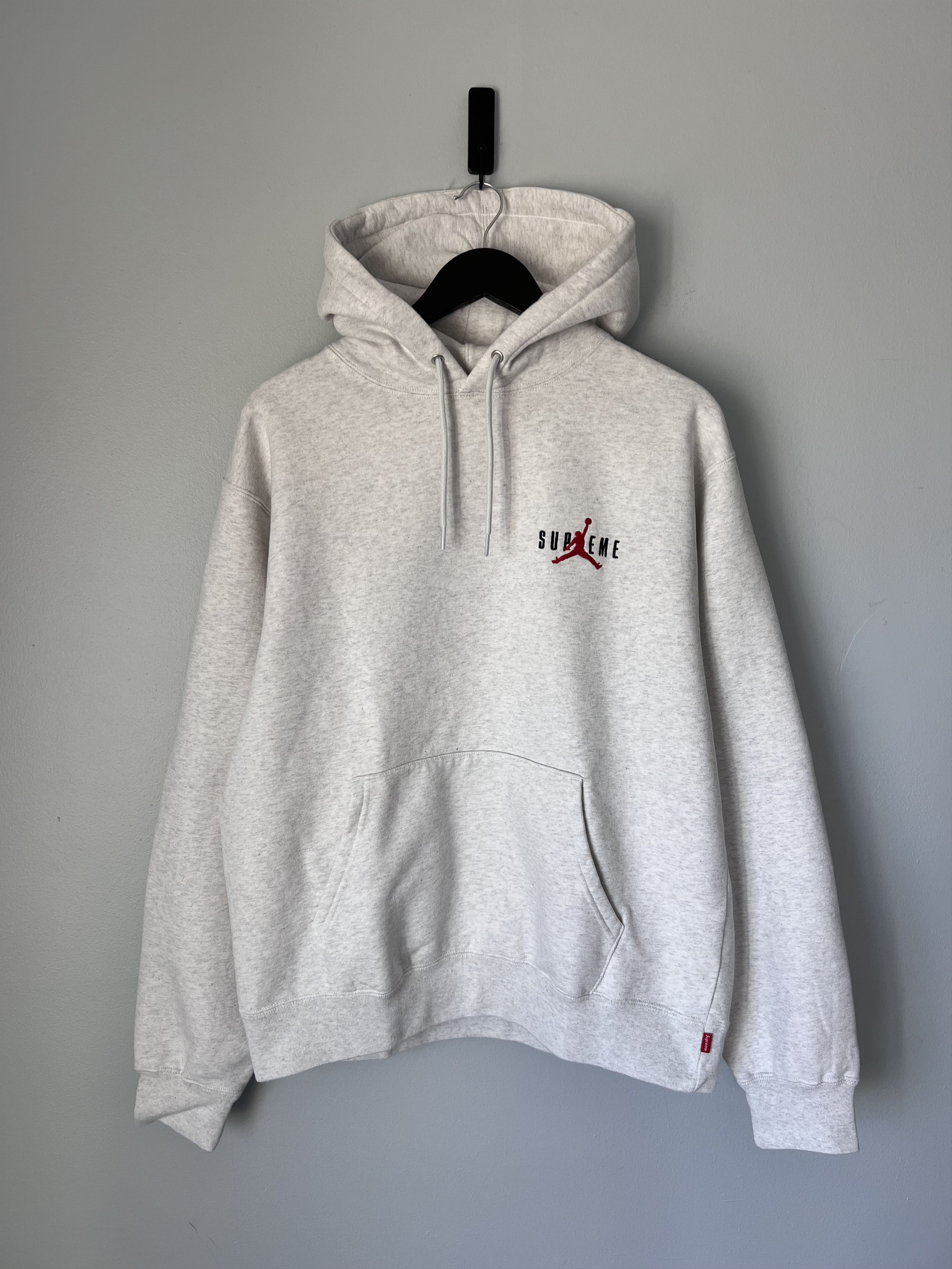 Jordan Brand × Supreme Supreme Jordan Hooded Sweatshirt in Ash Grey Size US S / EU 44-46 / 1 - 2 Thumbnail