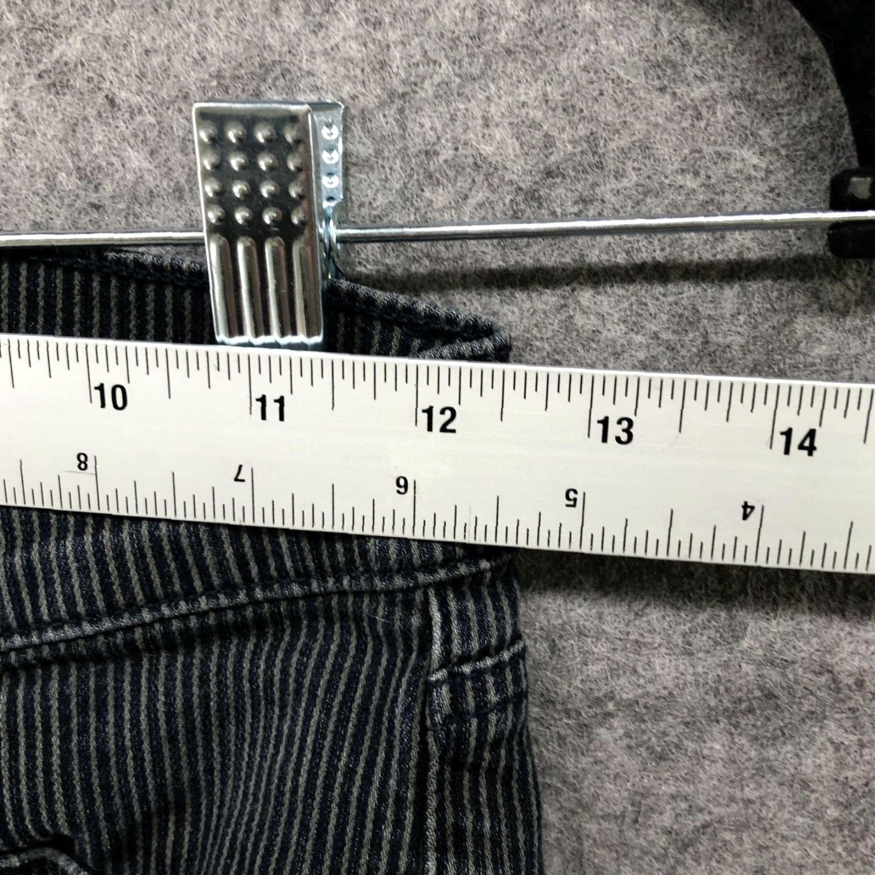 J Brand J Brand Skinny Leg Jeans Womens Belmont Black Gray Pinstriped Low Rise Size 25 Skinny Jeans Womens 25 Gray Pinstriped J Brand Size 42" / US 20 - 6 Thumbnail