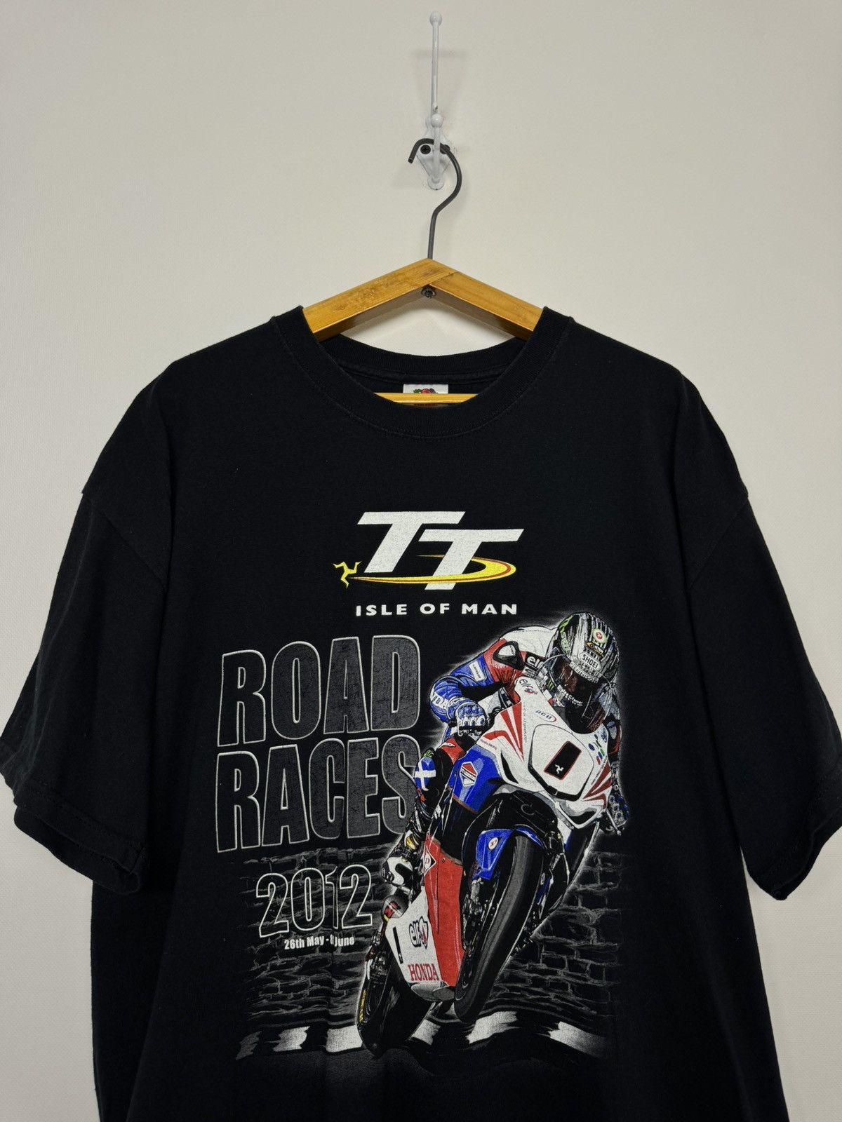 Fruit Of The Loom Vintage Y2k 2012 Isle of Man TT Moto Racing T-shirt Size US XL / EU 56 / 4 - 6 Thumbnail