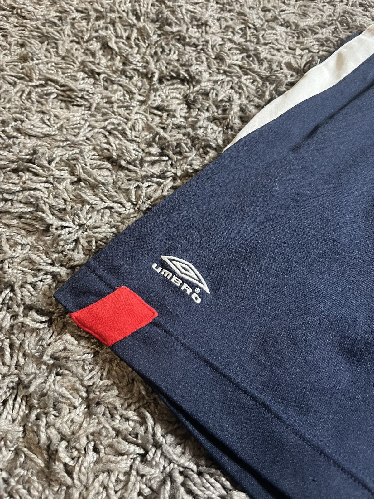 Umbro UMBRO ENGLAND AWAY 2003/04 SHORTS FOOTBALL POLYESTER Size US 30 / EU 46 - 3 Thumbnail