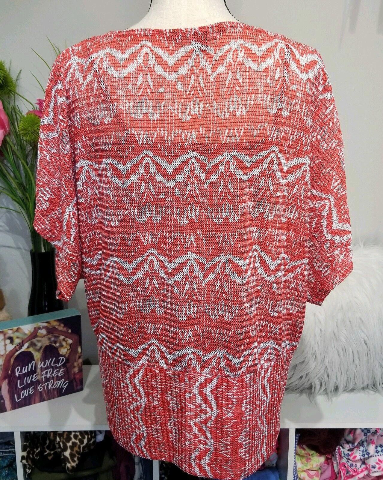 Designer Sharagano Top Plus Size 1x Red And White Knit Dolman Short Size XL / US 12-14 / IT 48-50 - 2 Thumbnail