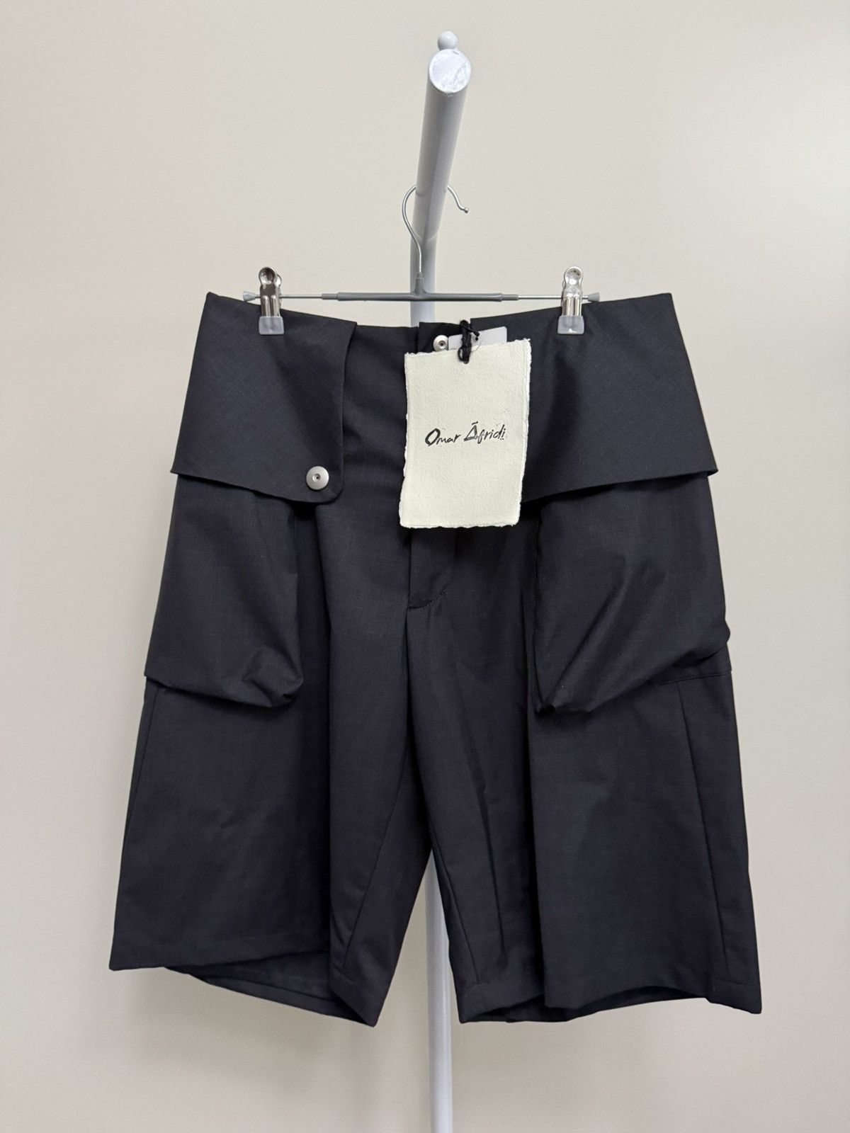 Omar Afridi Knee Darted Flare Shorts （Grey） -FASCINATE