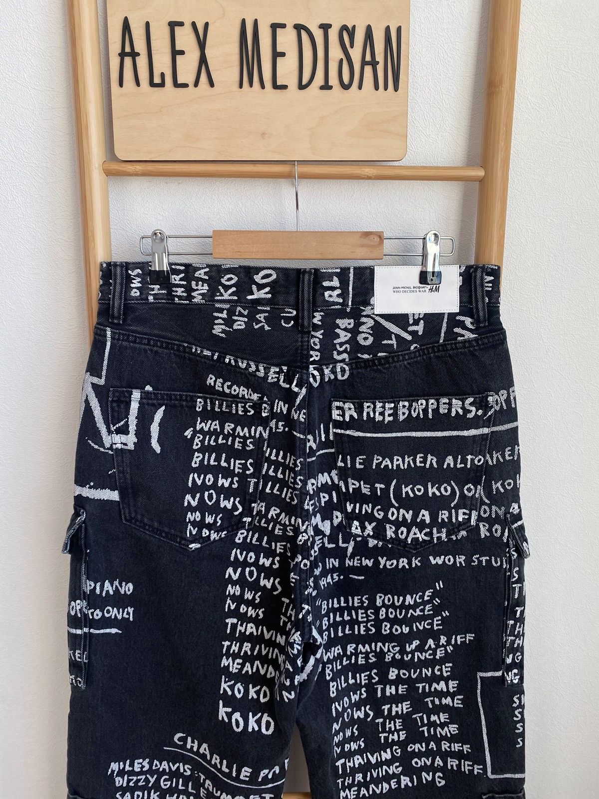 H&M × Jean-Michel Basquiat × Who Decides War Who Decides War Baggy denim jeans H&M x Basquiat x Ev&Tela Size US 32 / EU 48 - 18 Thumbnail