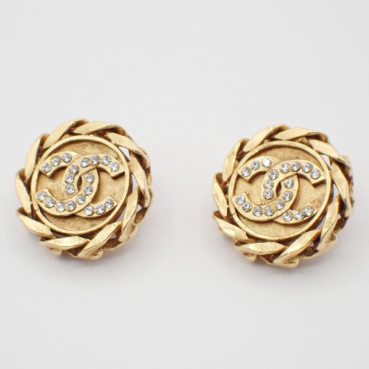 Chanel Chanel Vintage CC Round Clip-On Metal with Crystals Size ONE SIZE - 1 Thumbnail