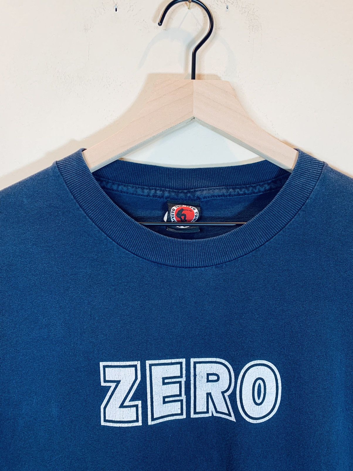 Vintage *RARE* Vintage ZERO Skateboards OG Logo Tum Yeto Skate Shirt Size US L / EU 52-54 / 3 - 2 Thumbnail