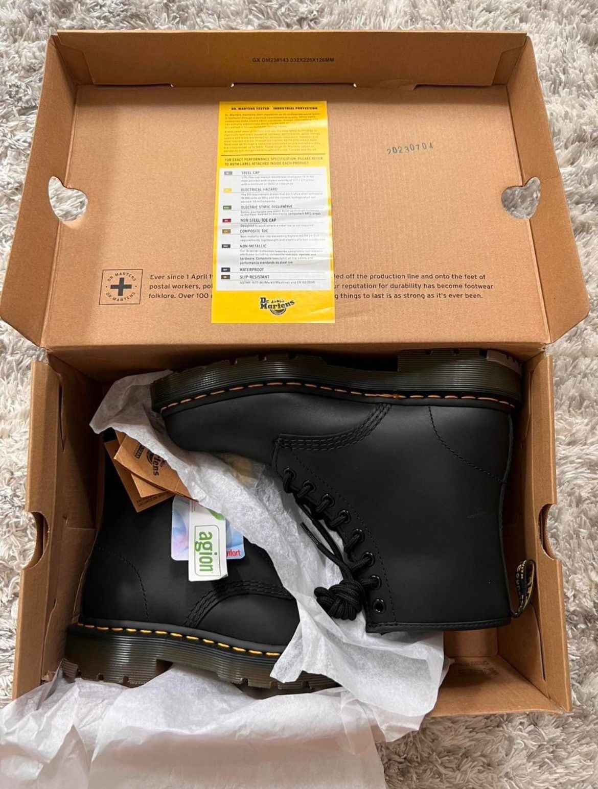 Dr. Martens Dr. Martens Womens Airwair 1460 Slip Resistant Boots NEW Size US 7 / IT 37 - 6 Thumbnail