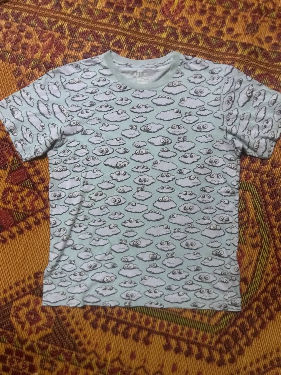 Kaws Kaws Uniqlo All Over Clouds Tee Size US XS / EU 42 / 0 - 1 Thumbnail