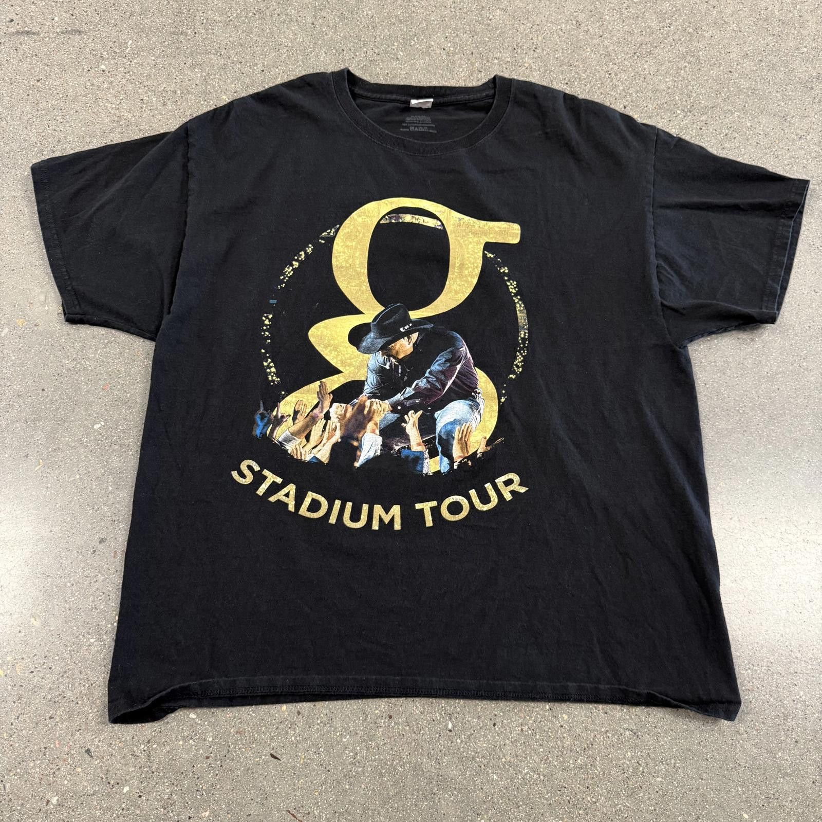 Hanes Garth Brooks 2019 Stadium Tour Shirt Ltd Cities on Back XL Size US L / EU 52-54 / 3 - 1 Thumbnail