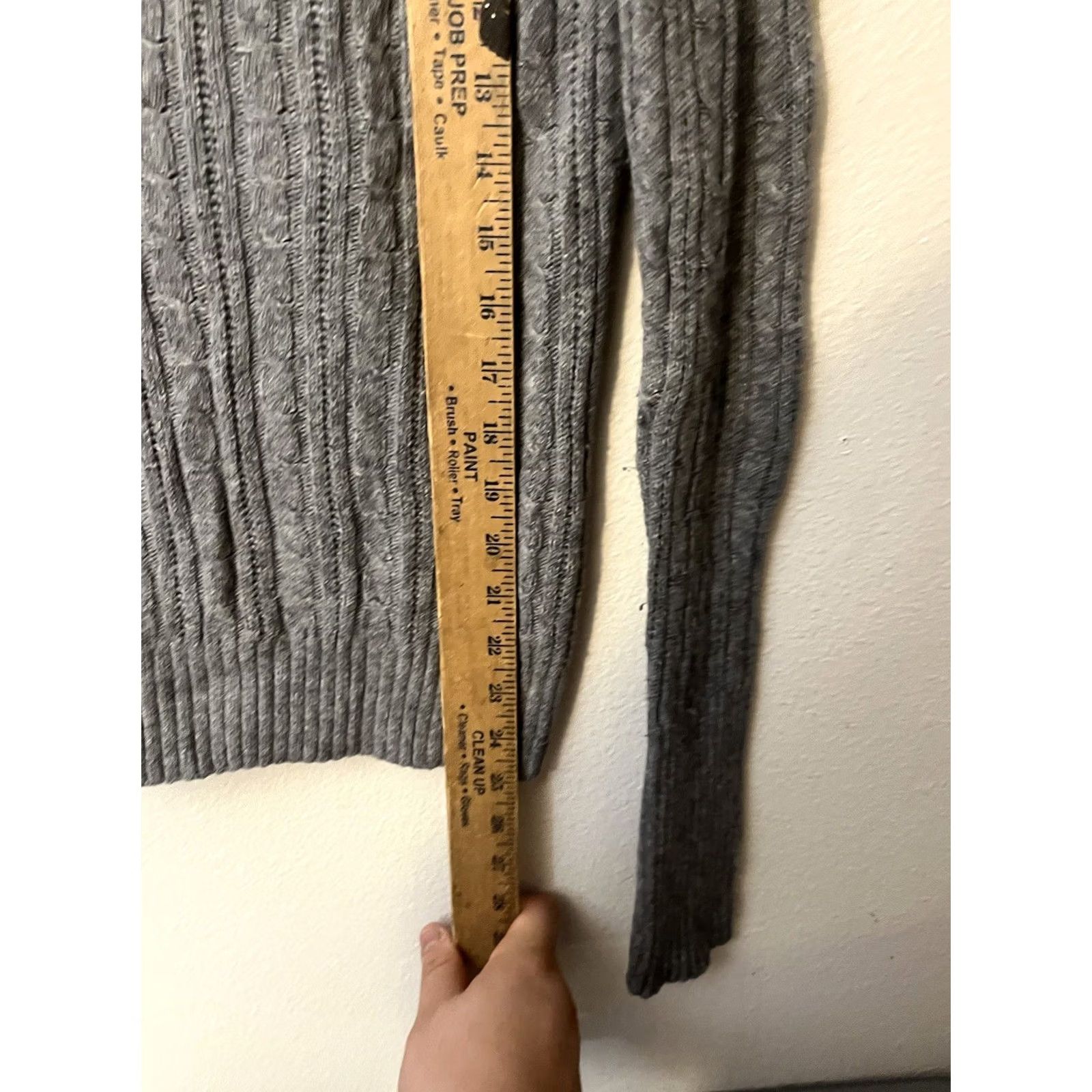 American Eagle Outfitters VINTAGE American Eagle Sweater Medium Gray Y2K V Neck Cable Knit Ribbed Bella Womens Size M / US 6-8 / IT 42-44 - 5 Thumbnail