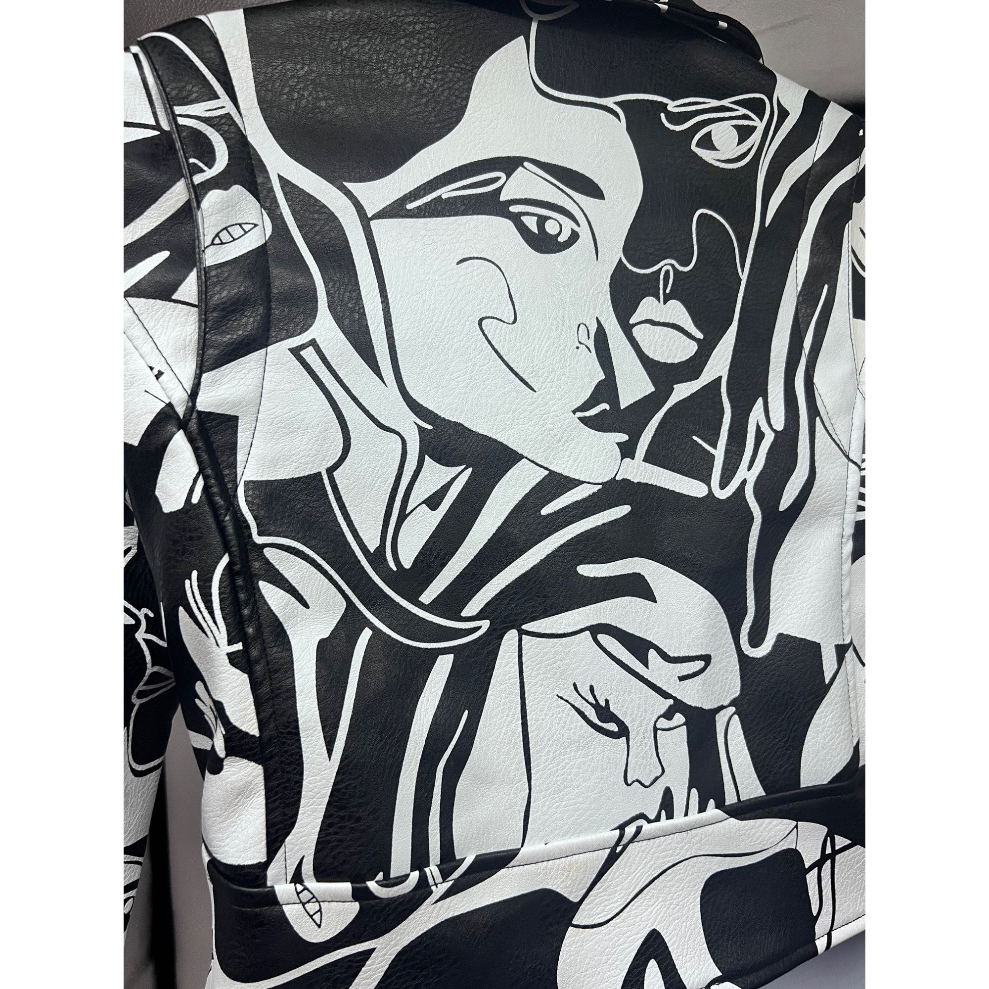 Azalea Wang Azalea Wang Designer Faux Leather Graphic Moto Jacket Size M / US 6-8 / IT 42-44 - 8 Thumbnail