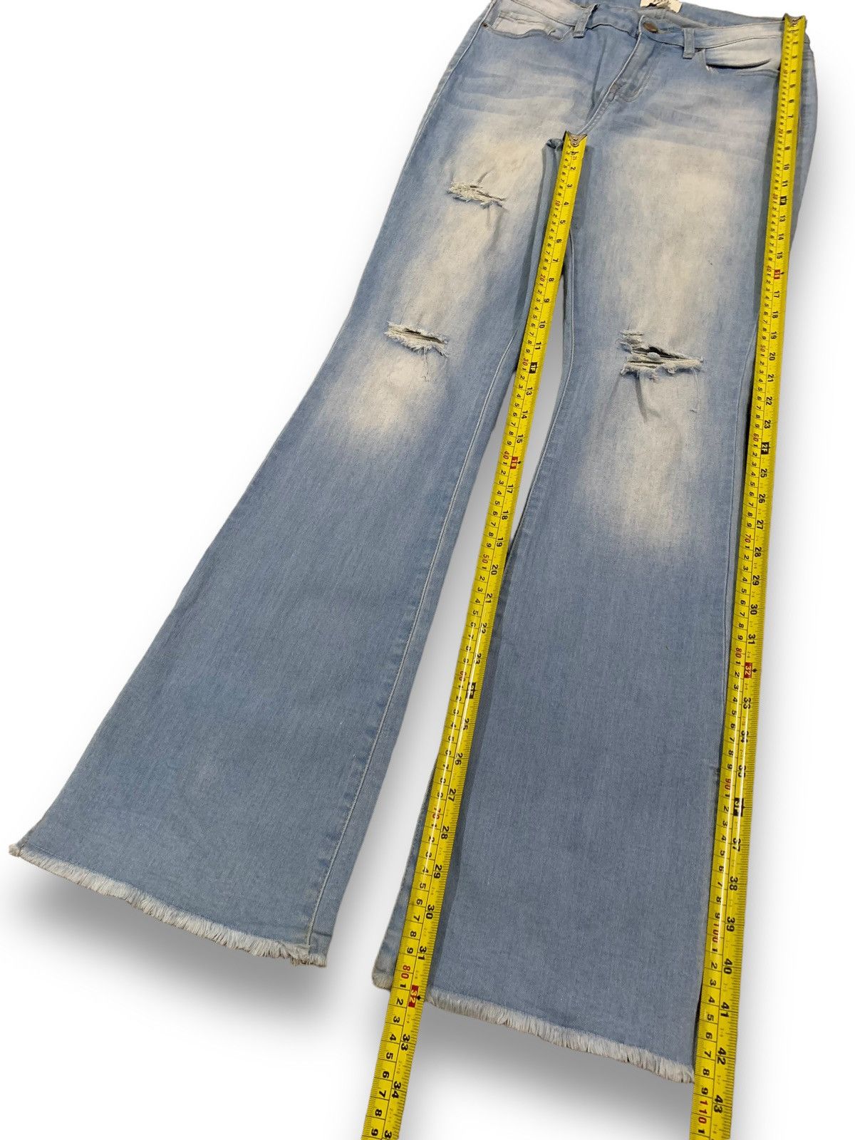Le Grande Bleu (L.G.B.) Vintage YMI Flare Bell Bottom Frayed Leg Distressed Jeans Size 28" / US 6 / IT 42 - 13 Thumbnail