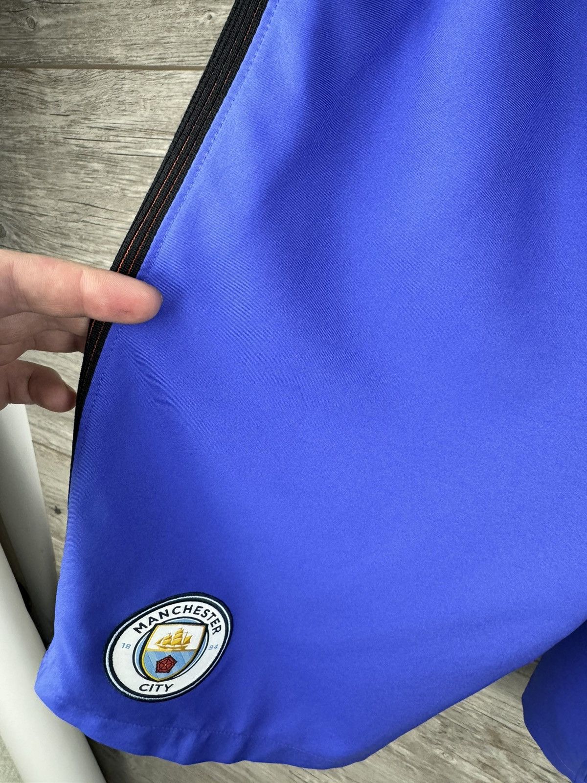 Nike FOOTBALL SHORTS NIKE MANCHESTER CITY SIZE S Y2K DRILL STYLE Size US 30 / EU 46 - 10 Thumbnail