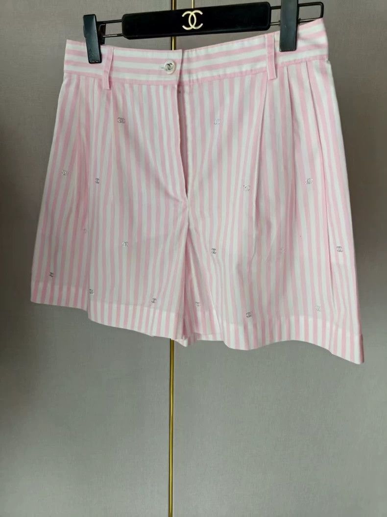 Chanel Chanel Pink Striped Shorts Size US 34 / EU 50 - 1 Thumbnail