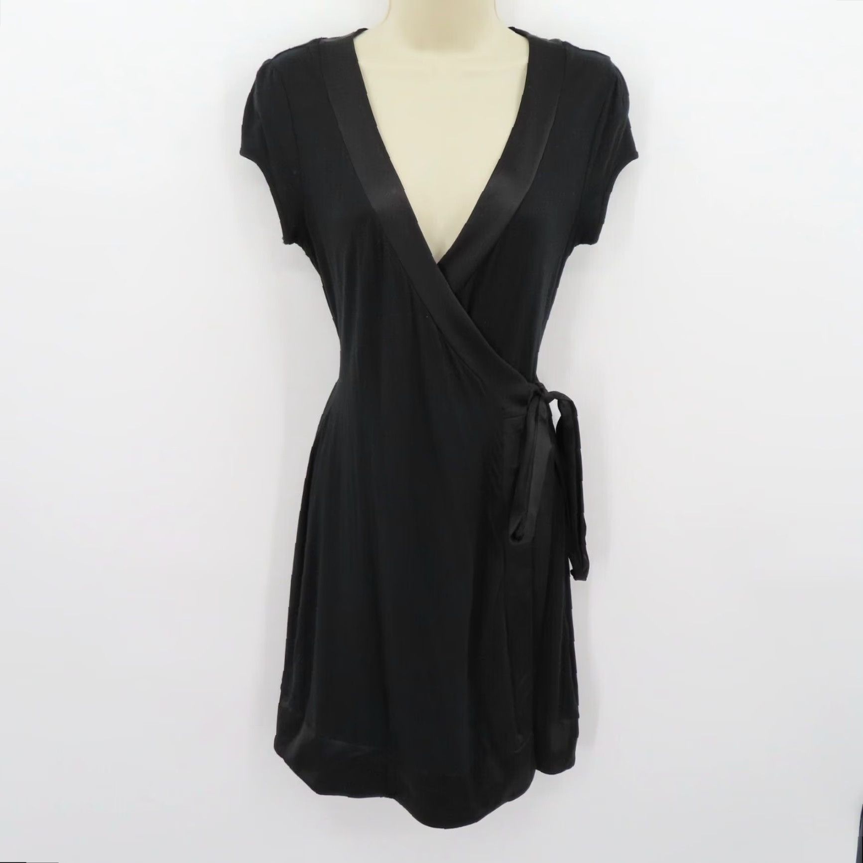 Express Express Wrap Dress Shirt Women XS Solid Black Satin Trim V Neck Cap Sleeve Cap Sleeve? Size XS / US 0-2 / IT 36-38 - 7 Thumbnail
