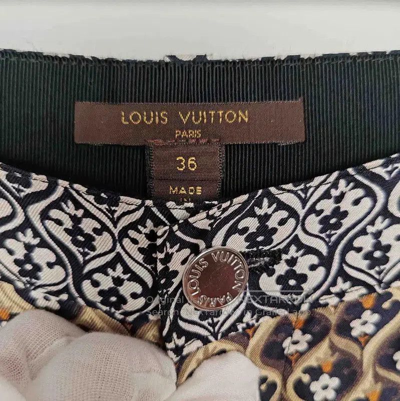Other Louis Vuitton Brown Silk Women's Shorts . Size 23" - 3 Thumbnail