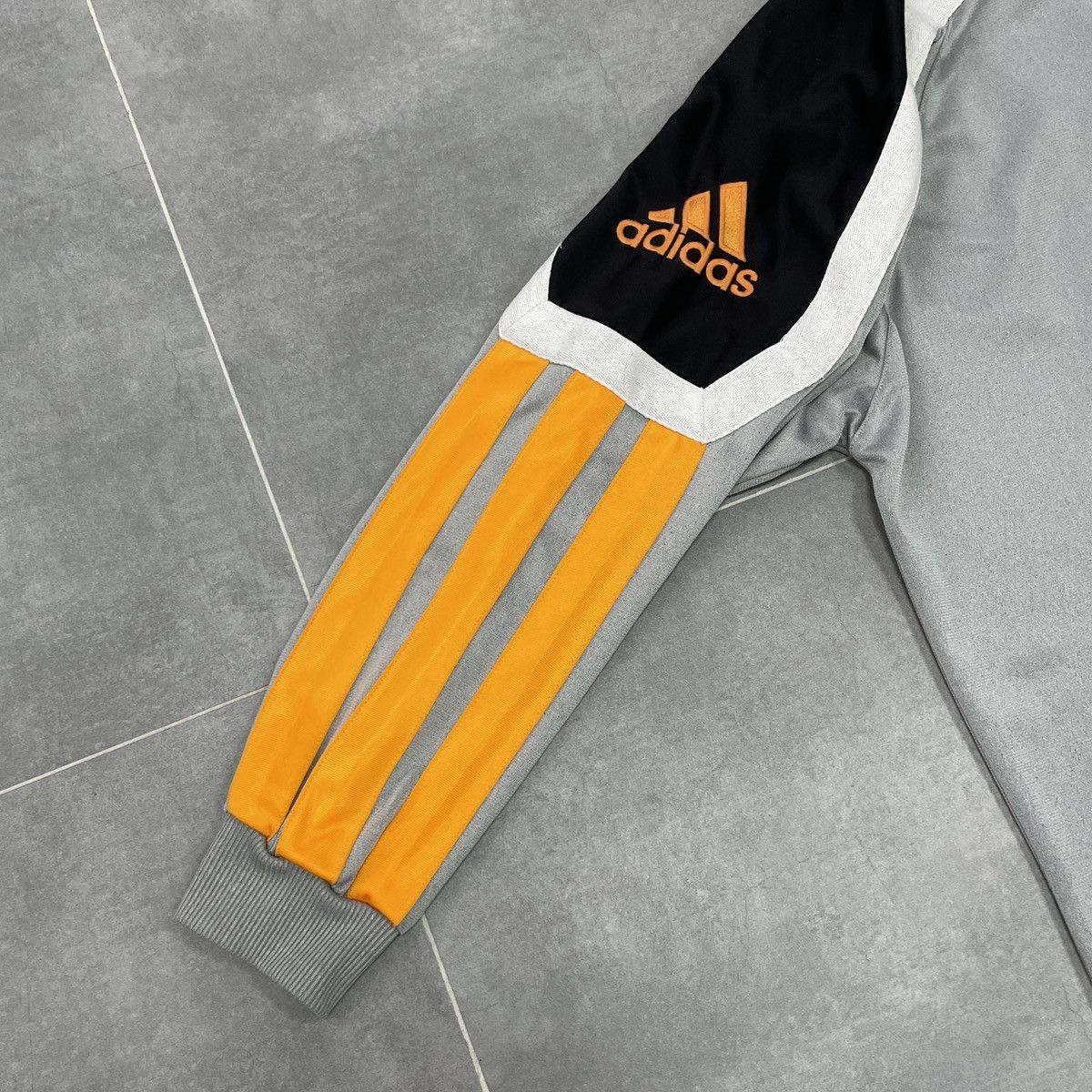Adidas × Vintage Vintage Adidas Track Jacket Size L Size US L / EU 52-54 / 3 - 5 Thumbnail