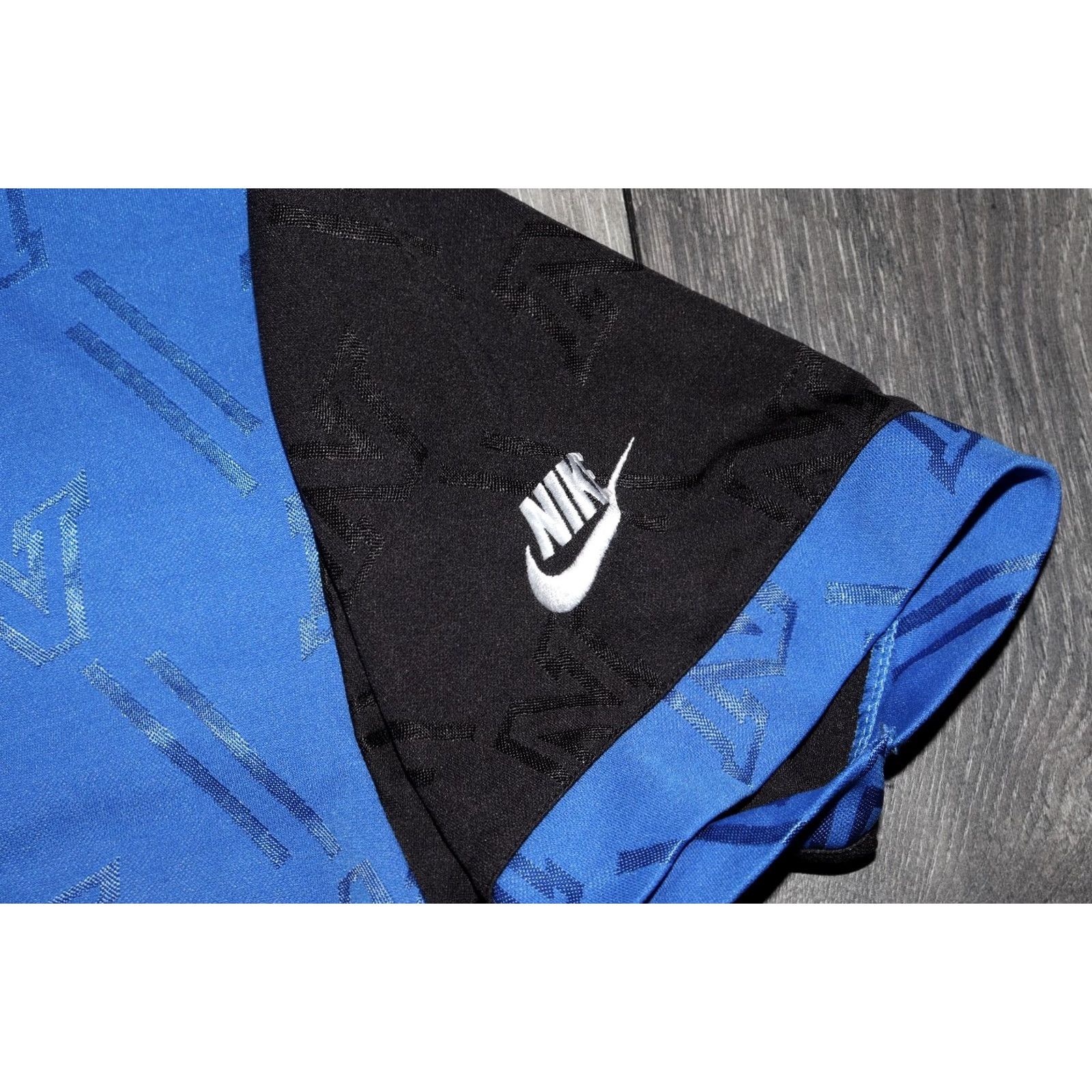Nike NIKE PREMIER BIG SWOOSH SIZE M 90S VINTAGE FOOTBALL SHIRT BLACK BLUE 1995 JERSEY Size US M / EU 48-50 / 2 - 5 Thumbnail