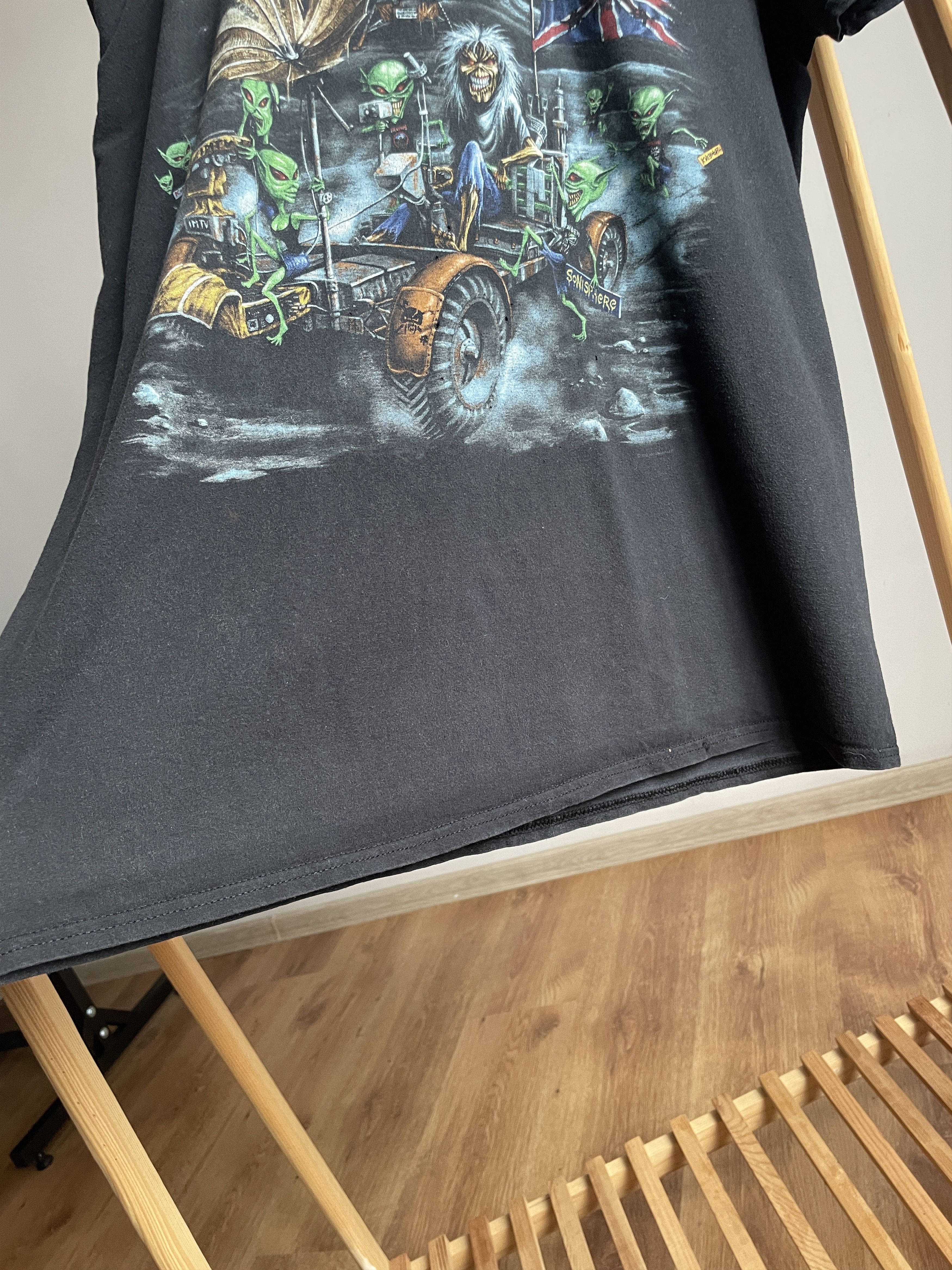 Band Tees Iron Maiden Sonisphere 2010 Distressed T-Shirt Size XL Size US XL / EU 56 / 4 - 5 Thumbnail