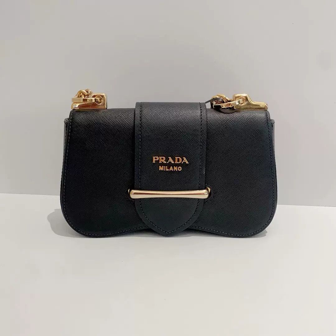 Prada Pre-loved Bag Very good condition Size ONE SIZE - 1 Thumbnail