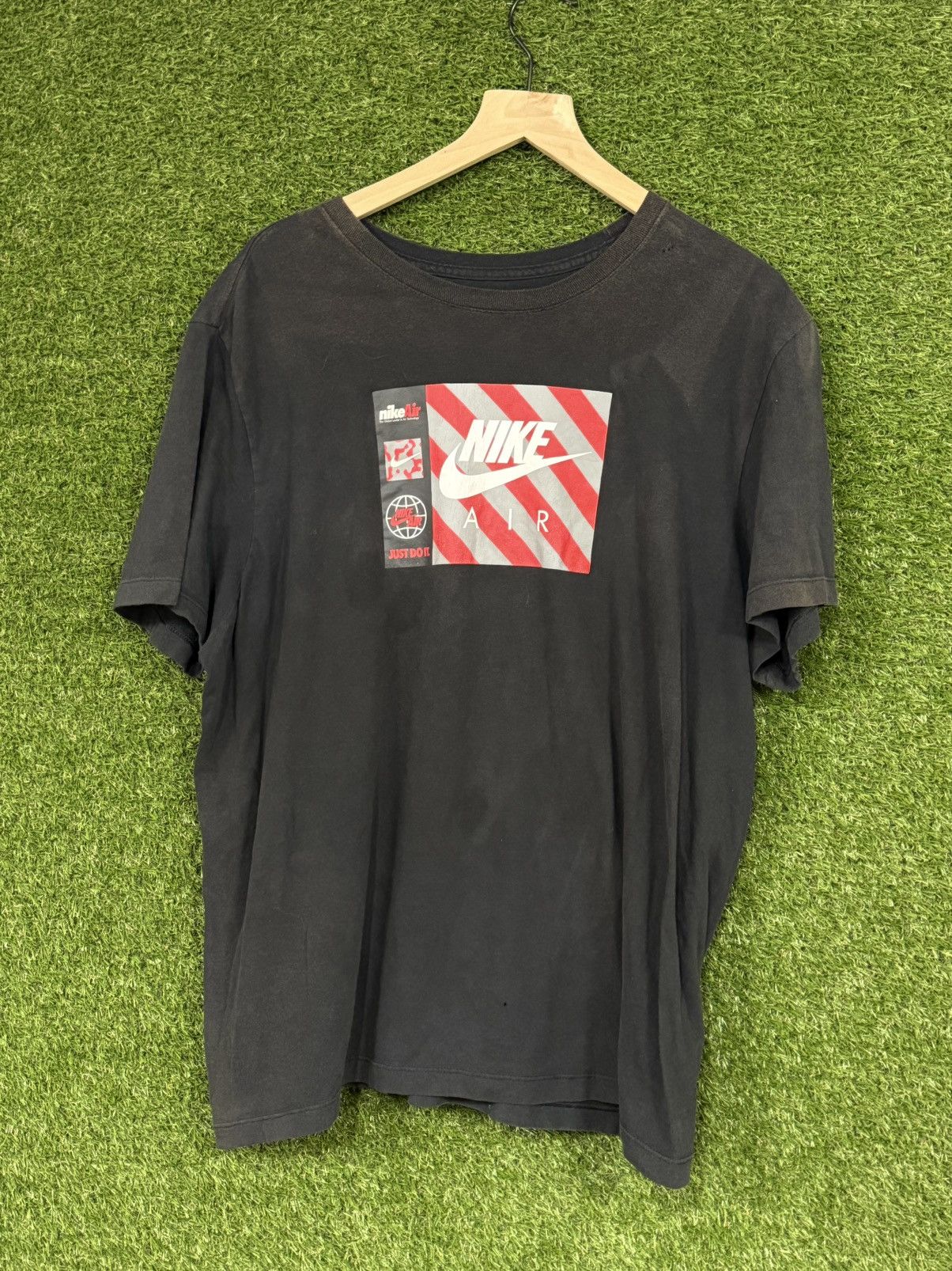 Nike Nike Air Red Stripe Box Logo Swoosh Tee Black XL Size US XL / EU 56 / 4 - 2 Thumbnail
