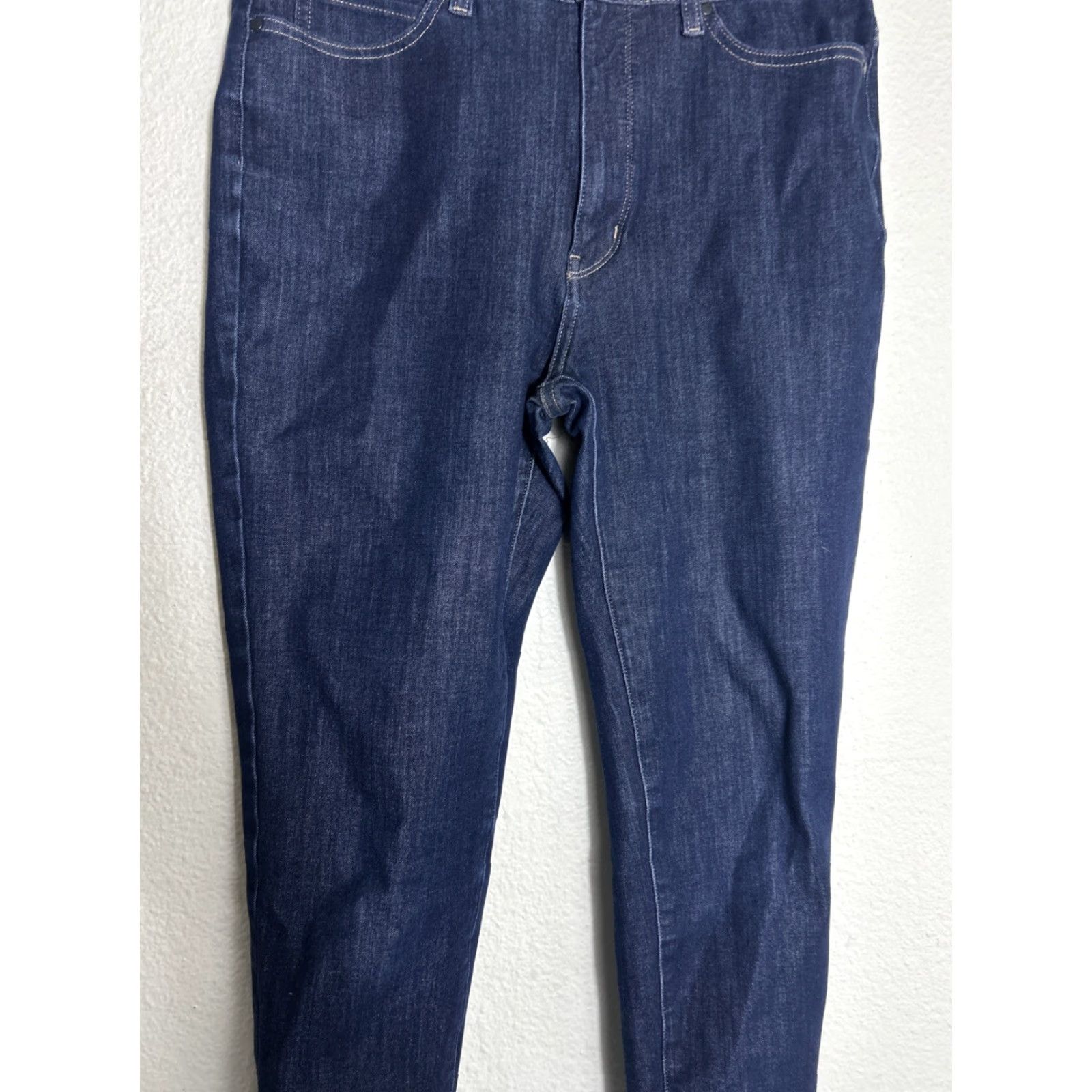 Uniqlo Uniqlo Jeans Dark Wash Slim 30x26 Jeans Men Slim Skinny Dark Blue 30 26 Mens Size US 30 / EU 46 - 3 Thumbnail
