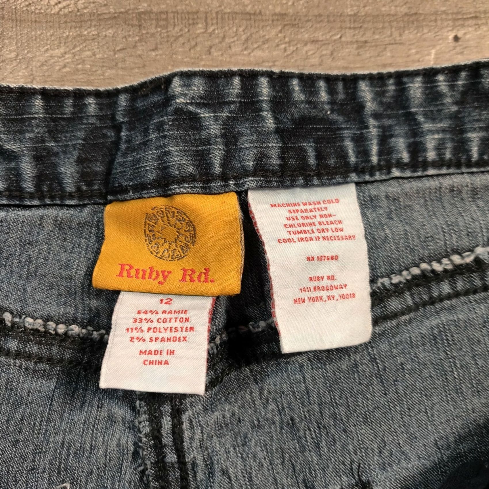 Vintage Ruby Rd. Women 12 Bootcut Jeans Mid-Rise Dark Wash Blue Denim Pockets Zip Closure Size 34" / US 12 / IT 48 - 3 Thumbnail