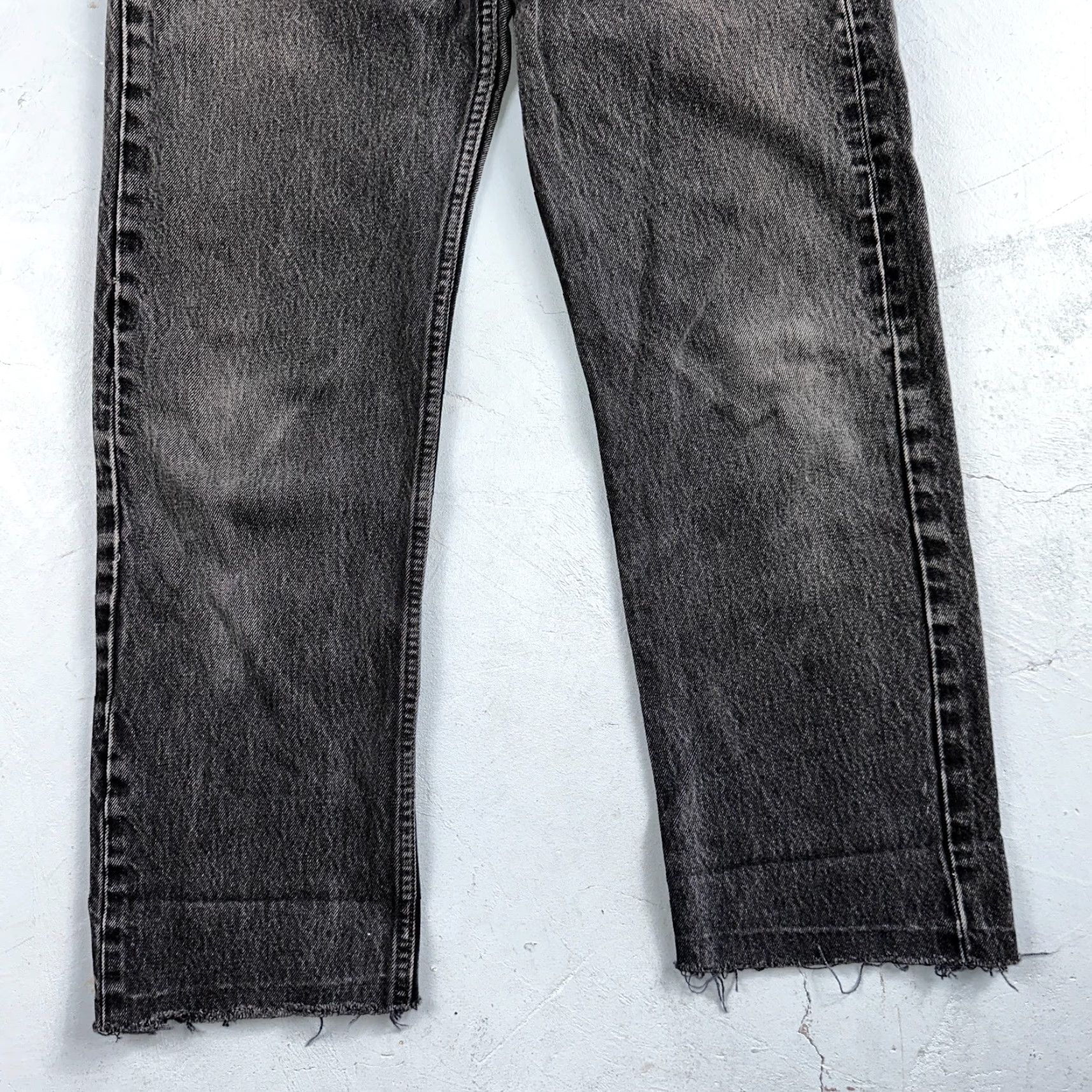 Levi's VINTAGE Levi's 501 Jeans Straight Leg Black Light Wash 32x36 90s USA Mens Size US 32 / EU 48 - 3 Thumbnail