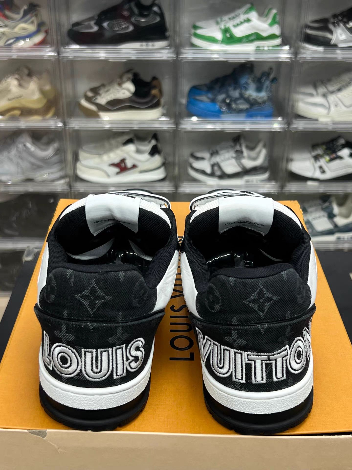 Louis Vuitton Louis Vuitton Trainer Black & White Velcro Sneakers K15 Size US 9.5 / EU 42-43 - 7 Thumbnail