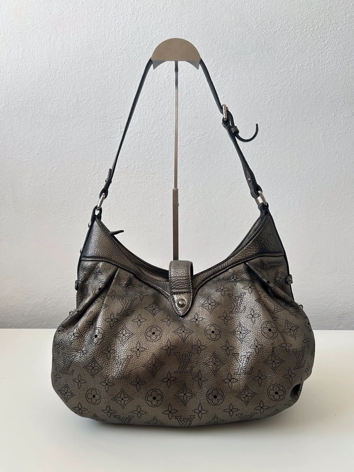Louis Vuitton Louis Vuitton Argent Monogram Mahina handbag Size ONE SIZE - 2 Thumbnail