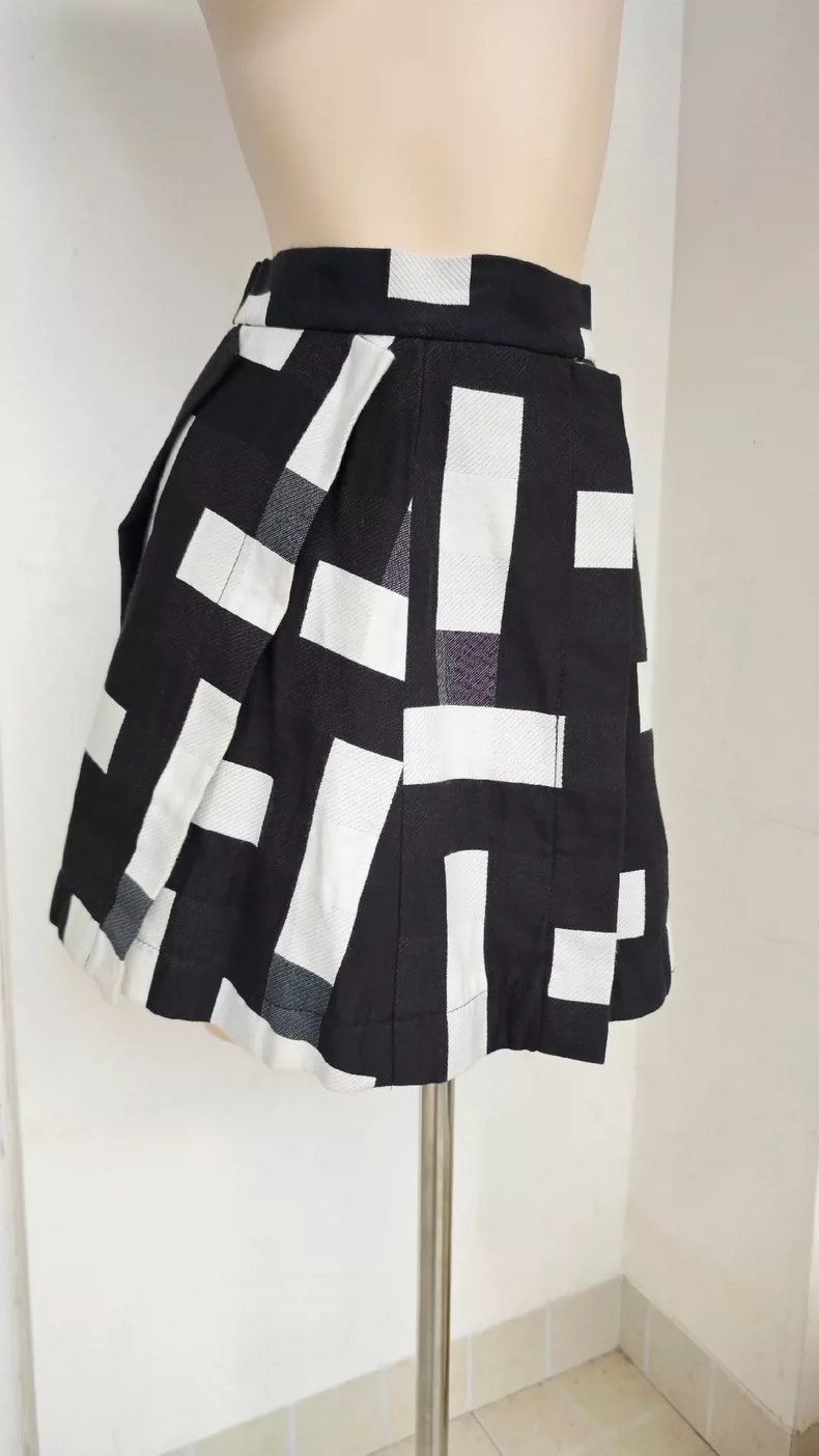 Vivienne Westwood Vivienne Westwood sizeS Black and white geometry, origami, Size 27" / US 4 / IT 40 - 1 Thumbnail