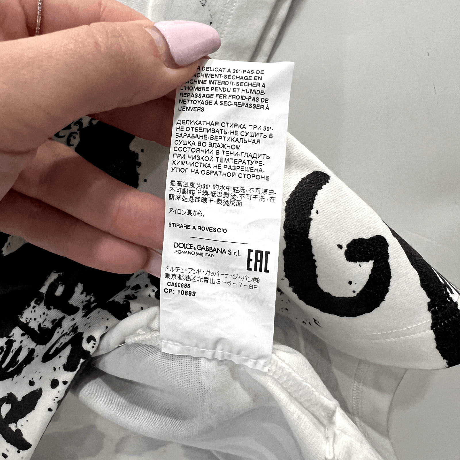 Dolce & Gabbana $1175 White Black Graphic Graffiti Cropped T-Shirt Size XL / US 12-14 / IT 48-50 - 10 Thumbnail