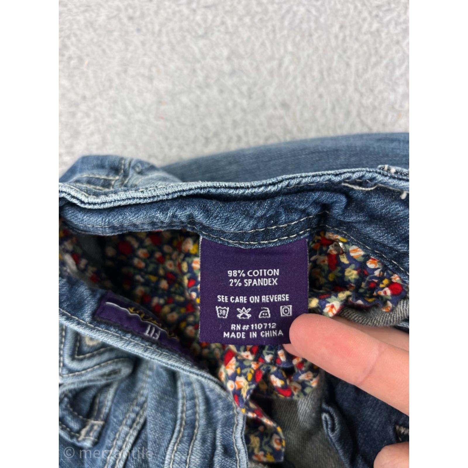 Vintage VIGOSS Denim Jeans Women 27 Blue Distressed Rhinestone Embellished 5-Pocket Straight Boot Cut Pants Size 27" / US 4 / IT 40 - 5 Thumbnail