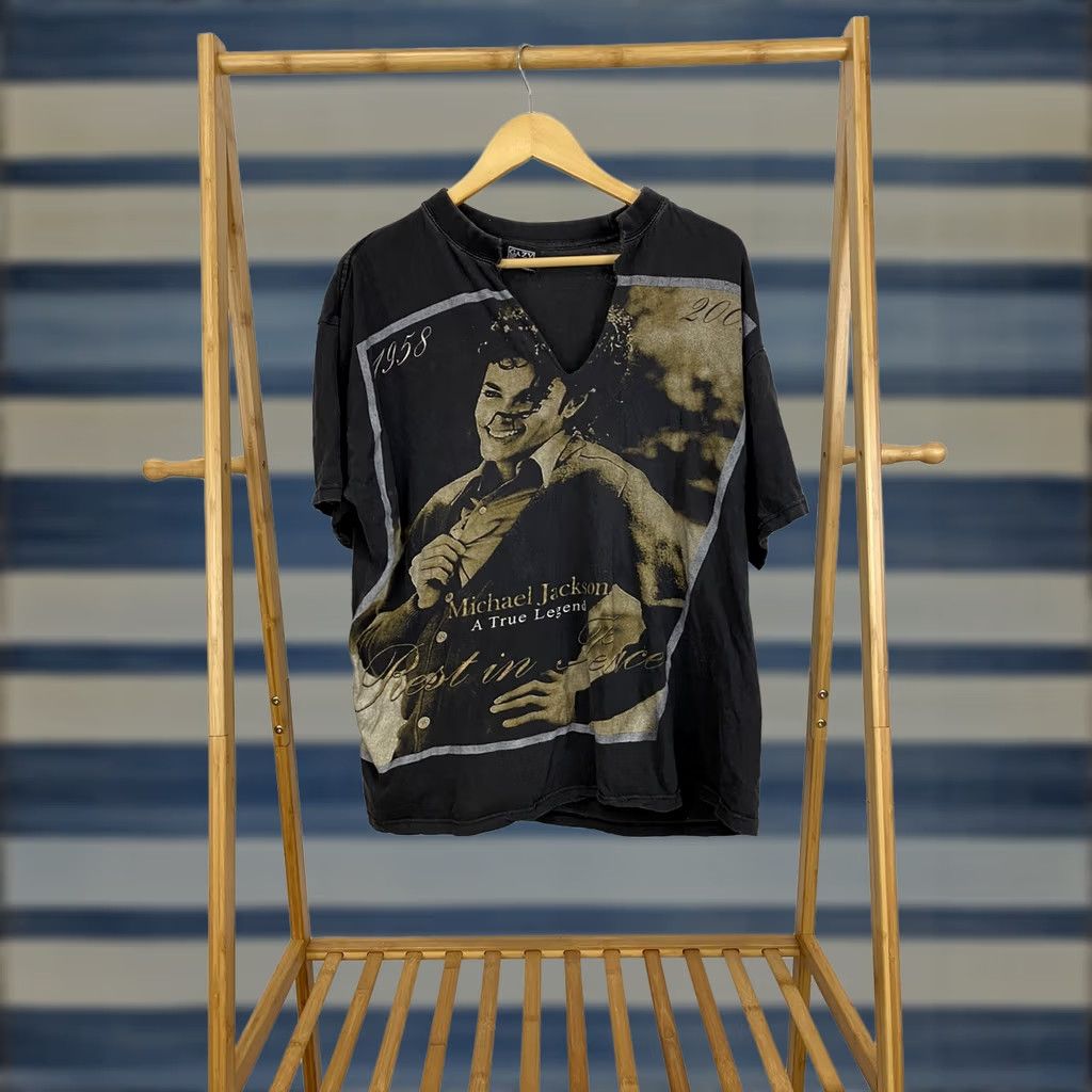 Vintage VTG Michael Jackson A True Legend Memorial Rap Tee Faded T-Shirt Size 2XL Black Mens T-Shirt 2XL Size US XXL / EU 58 / 5 - 1 Thumbnail