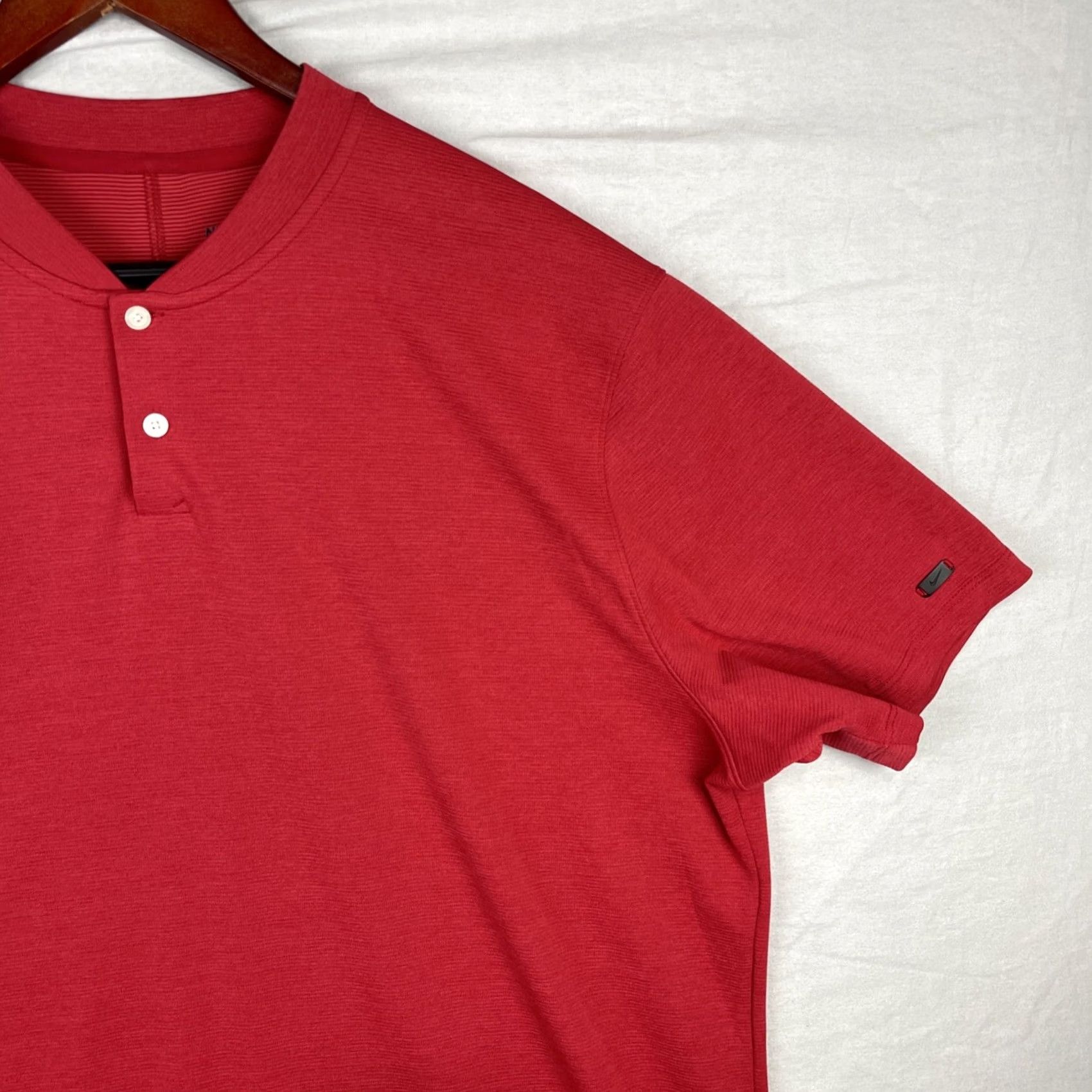 Nike Nike Tiger Woods Polo Shirt Mens XL Red BV1315-687 Polo Shirt Xl Red Nike Tiger Woods Polo Shirt Mens XL Red BV1315-687 Size US XL / EU 56 / 4 - 3 Thumbnail